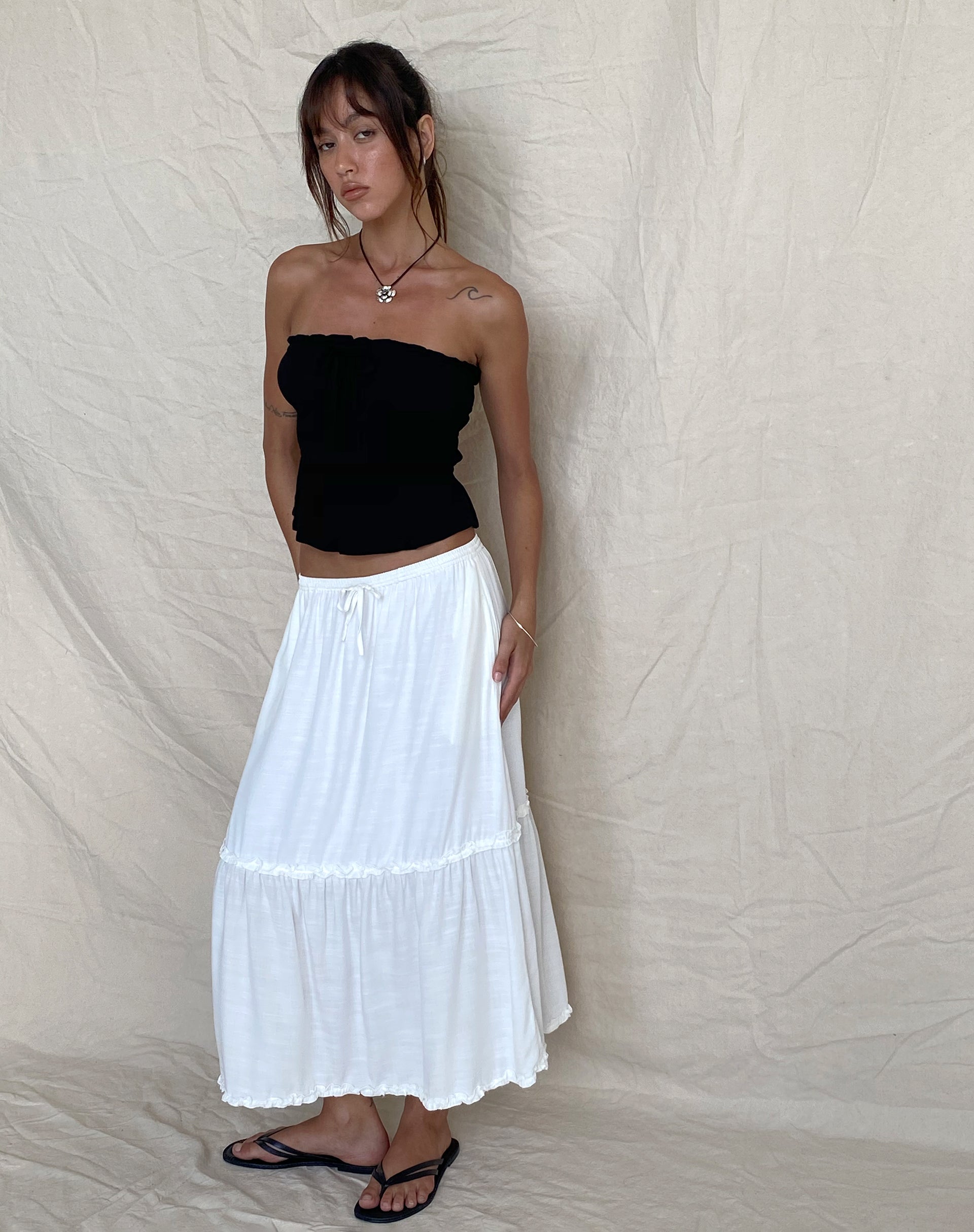 Immagine di Iyana Midi Skirt in bianco sporco
