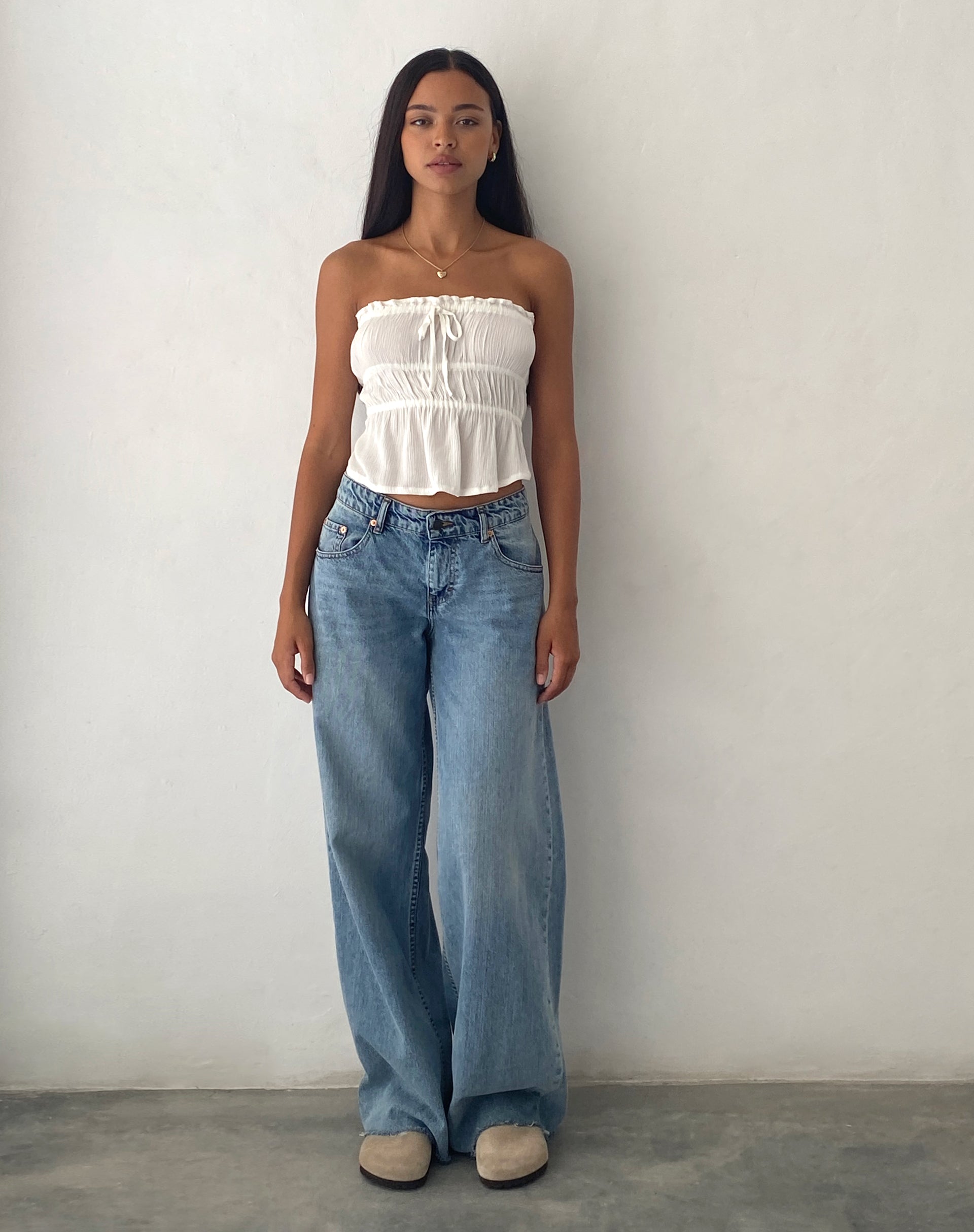 immagine di Cove Bandeau Top in bianco sporco e stropicciato