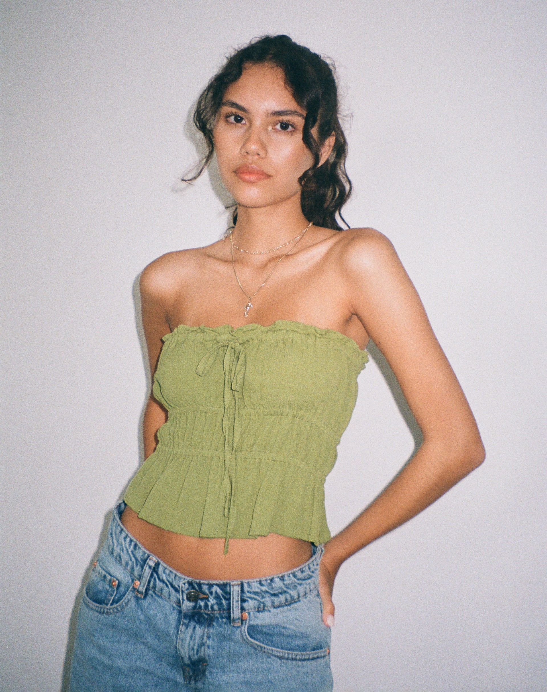 Immagine di Cove Bandeau Top in verde grinzoso Sweet Pea
