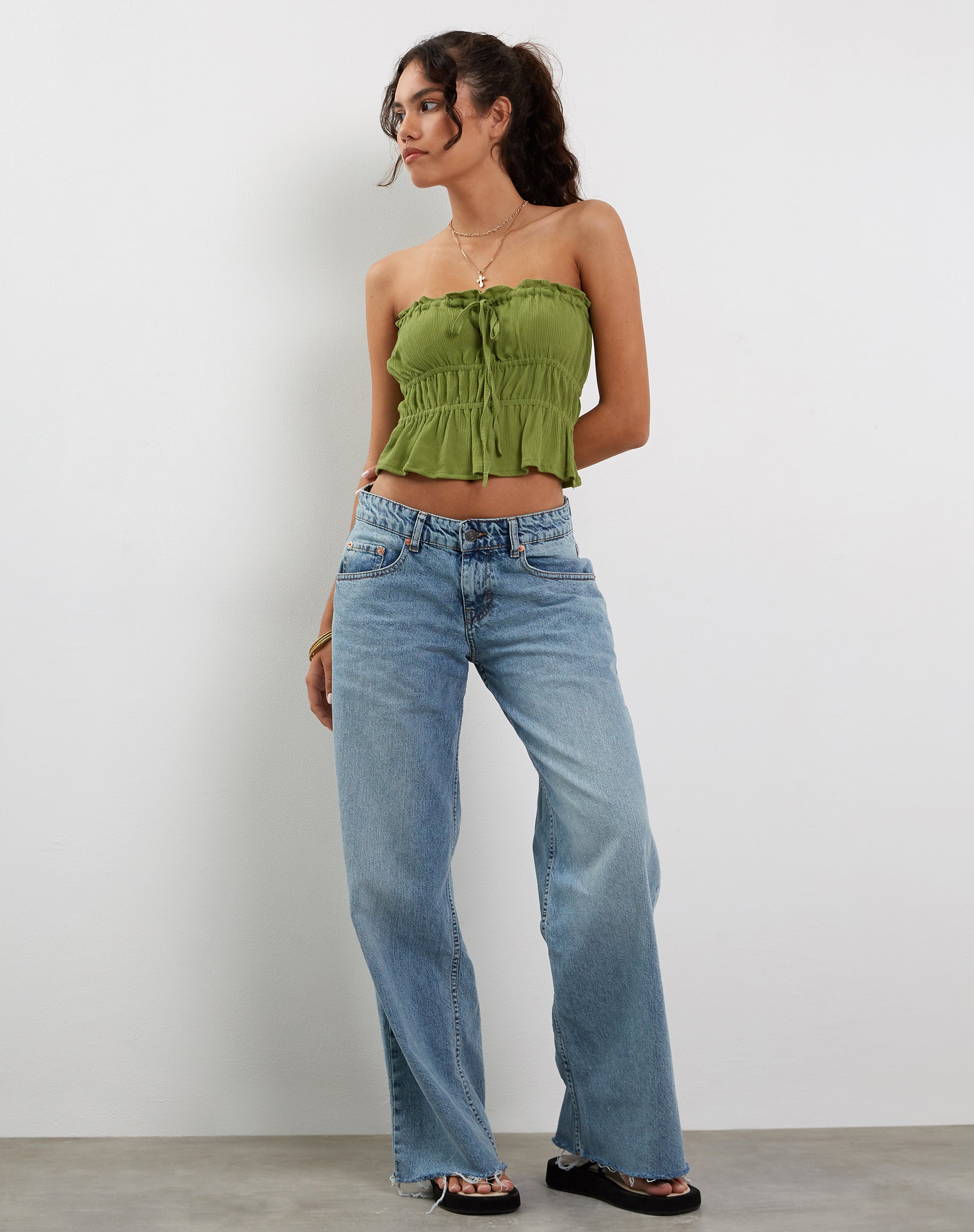 Immagine di Cove Bandeau Top in verde grinzoso Sweet Pea