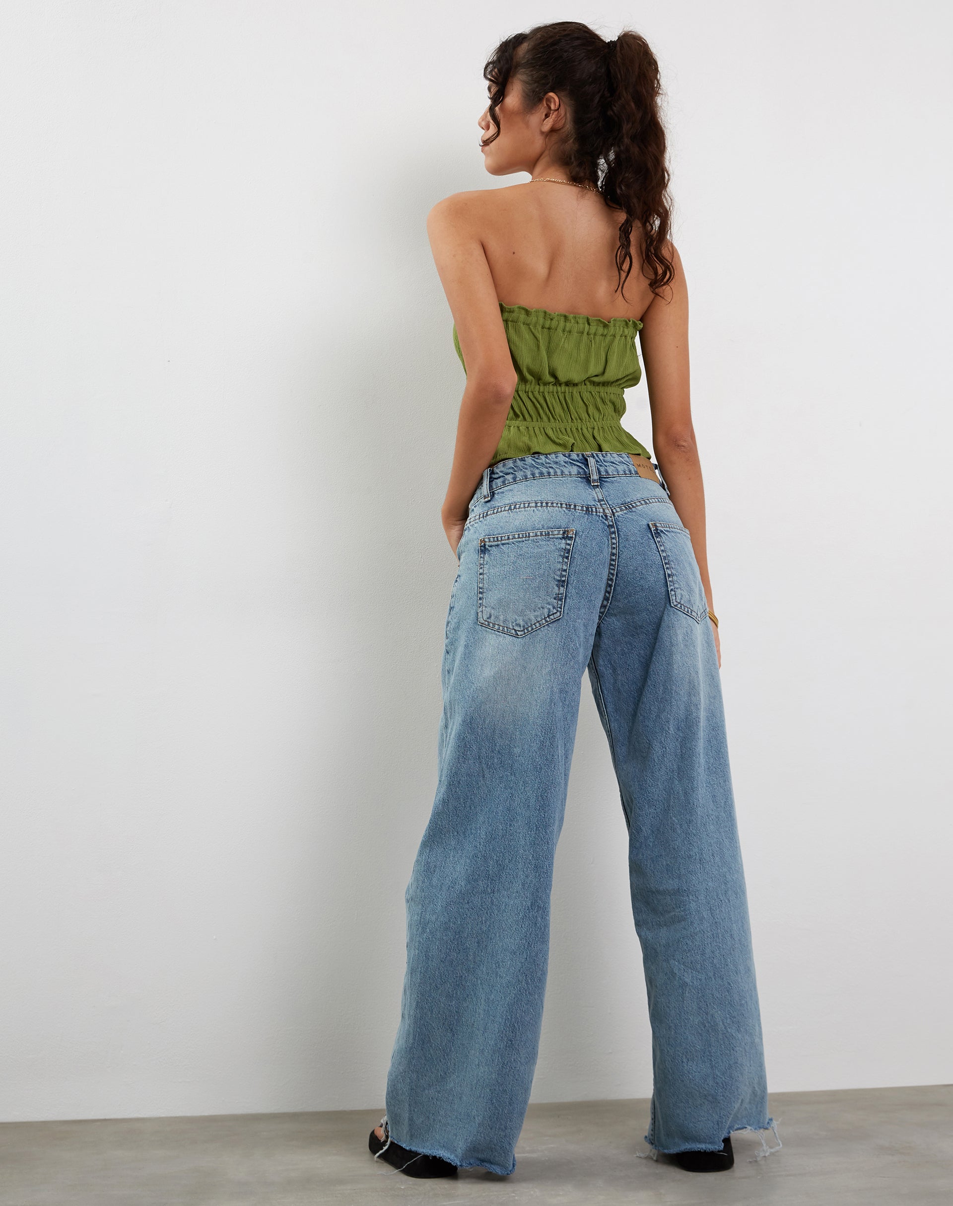 Immagine di Cove Bandeau Top in verde grinzoso Sweet Pea
