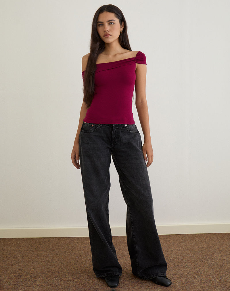 Immagine di Cuthbe Off the Shoulder Twist Top in Borgogna
