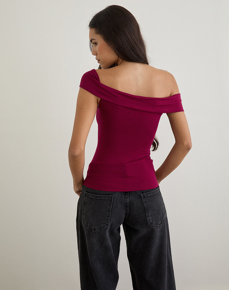 Immagine di Cuthbe Off the Shoulder Twist Top in Borgogna