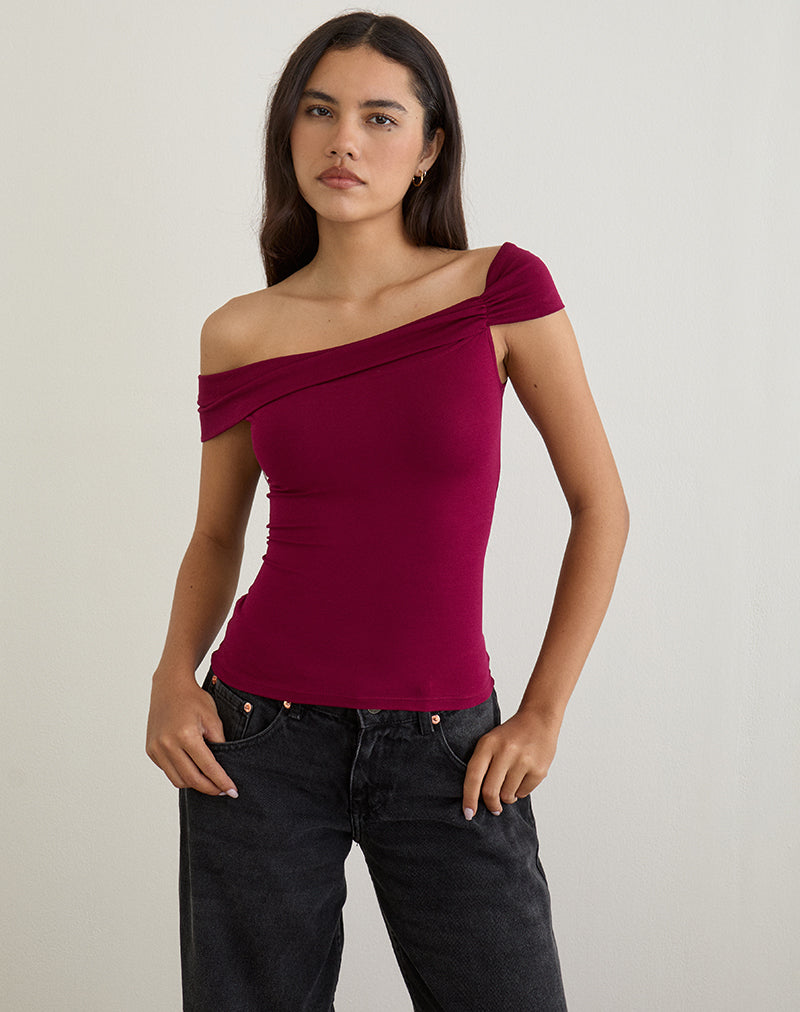 Immagine di Cuthbe Off the Shoulder Twist Top in Borgogna