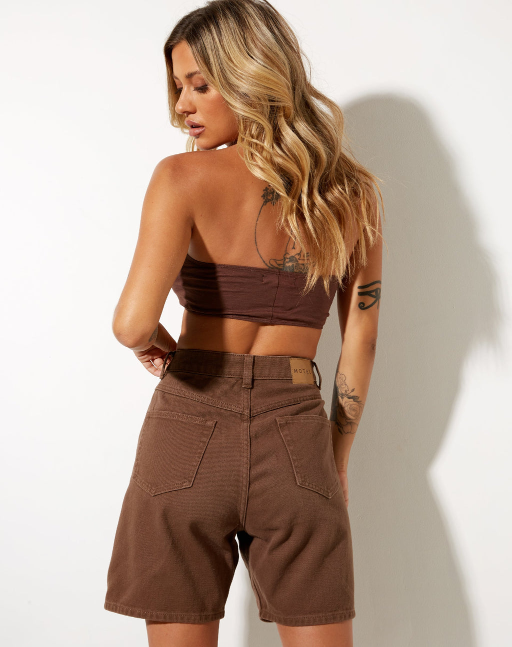 Pantaloncini di jeans Dad in marrone scuro