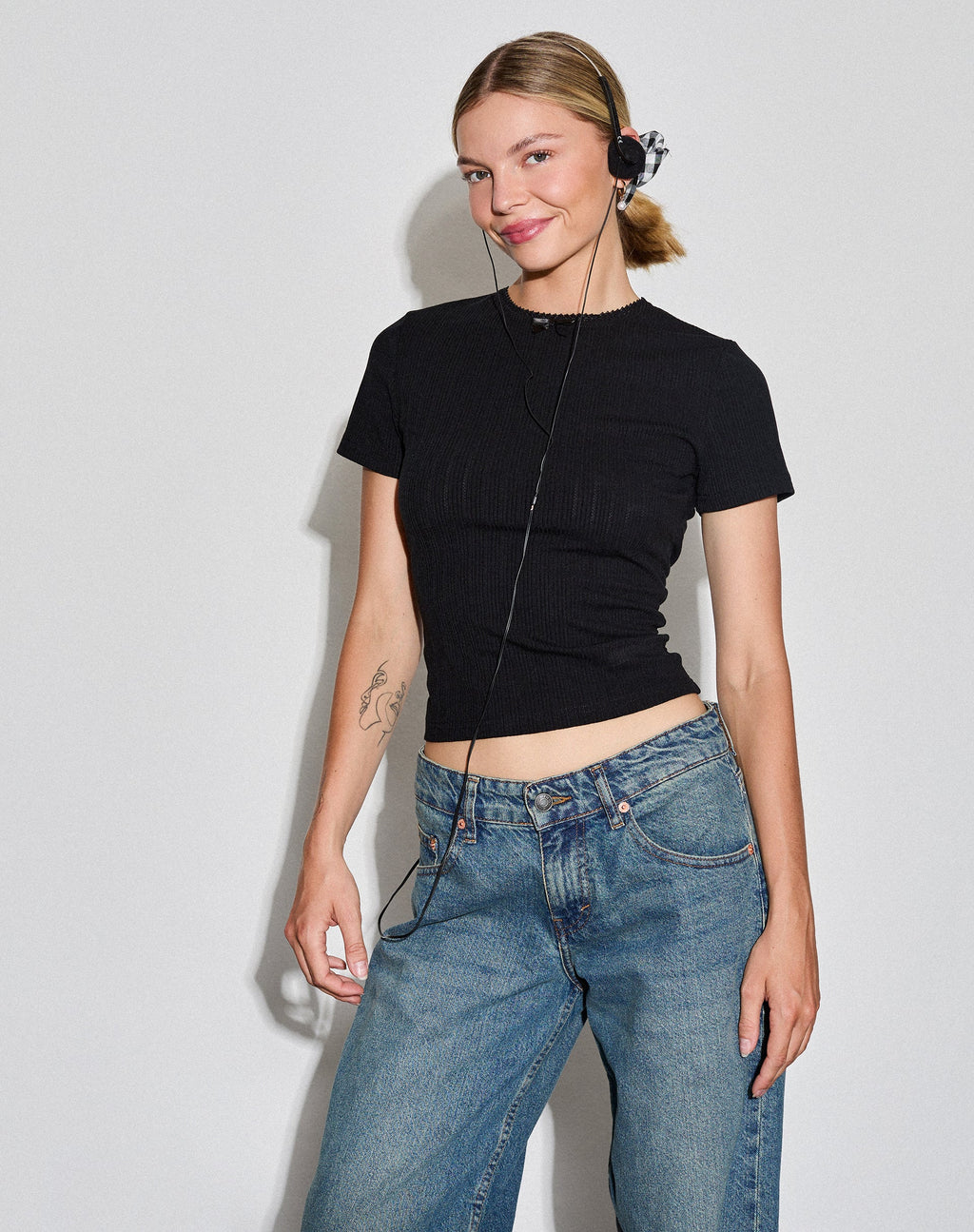 Dakota - T-shirt nera con cappuccio