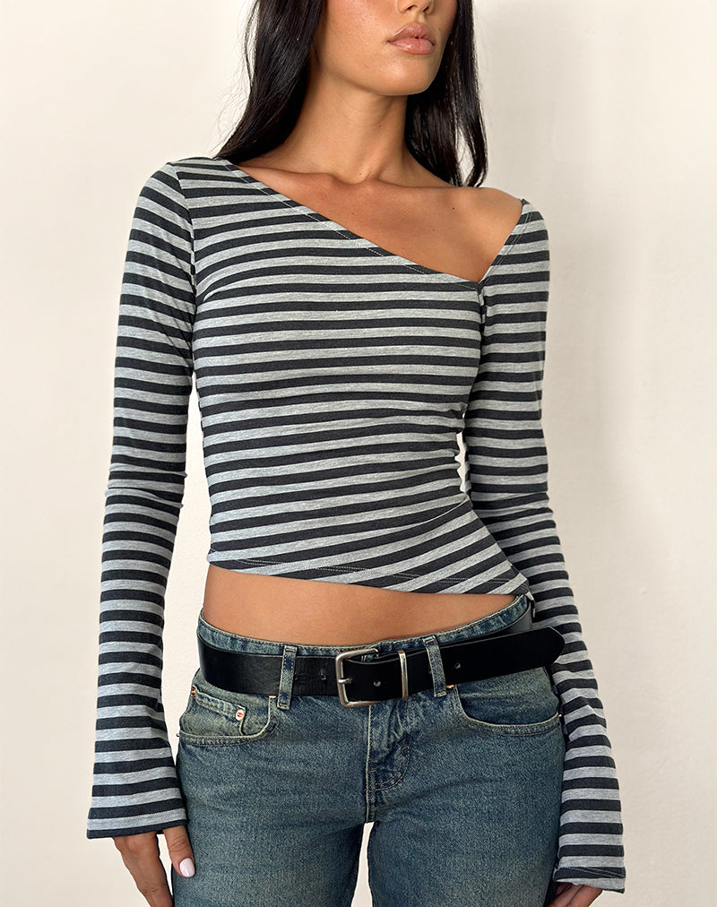 Top asimmetrico a maniche lunghe Dalene a righe grigie e nere