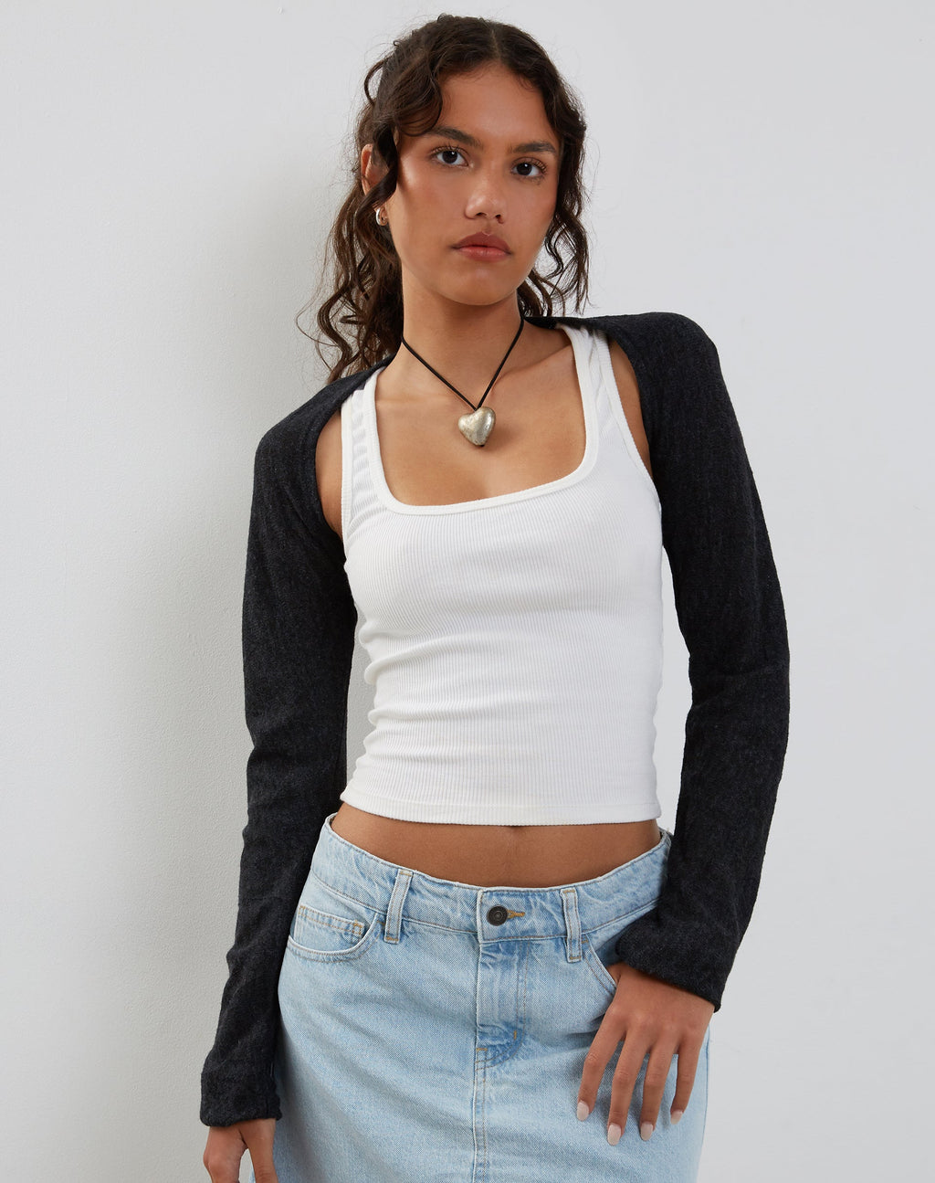 Top coprispalle in maglia Dalika in nero