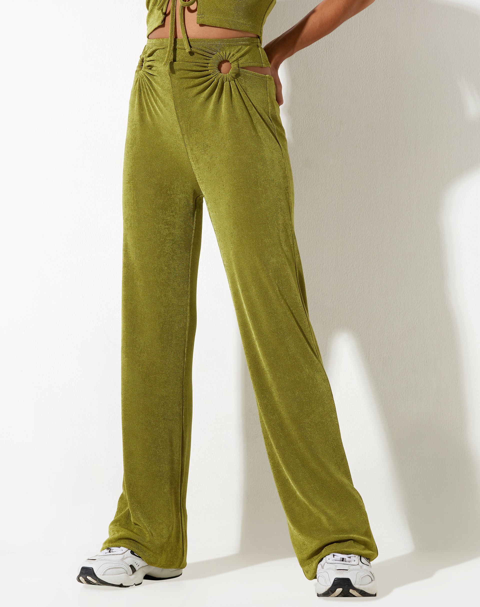 immagine dei pantaloni svasati Sesaot in crepe lime