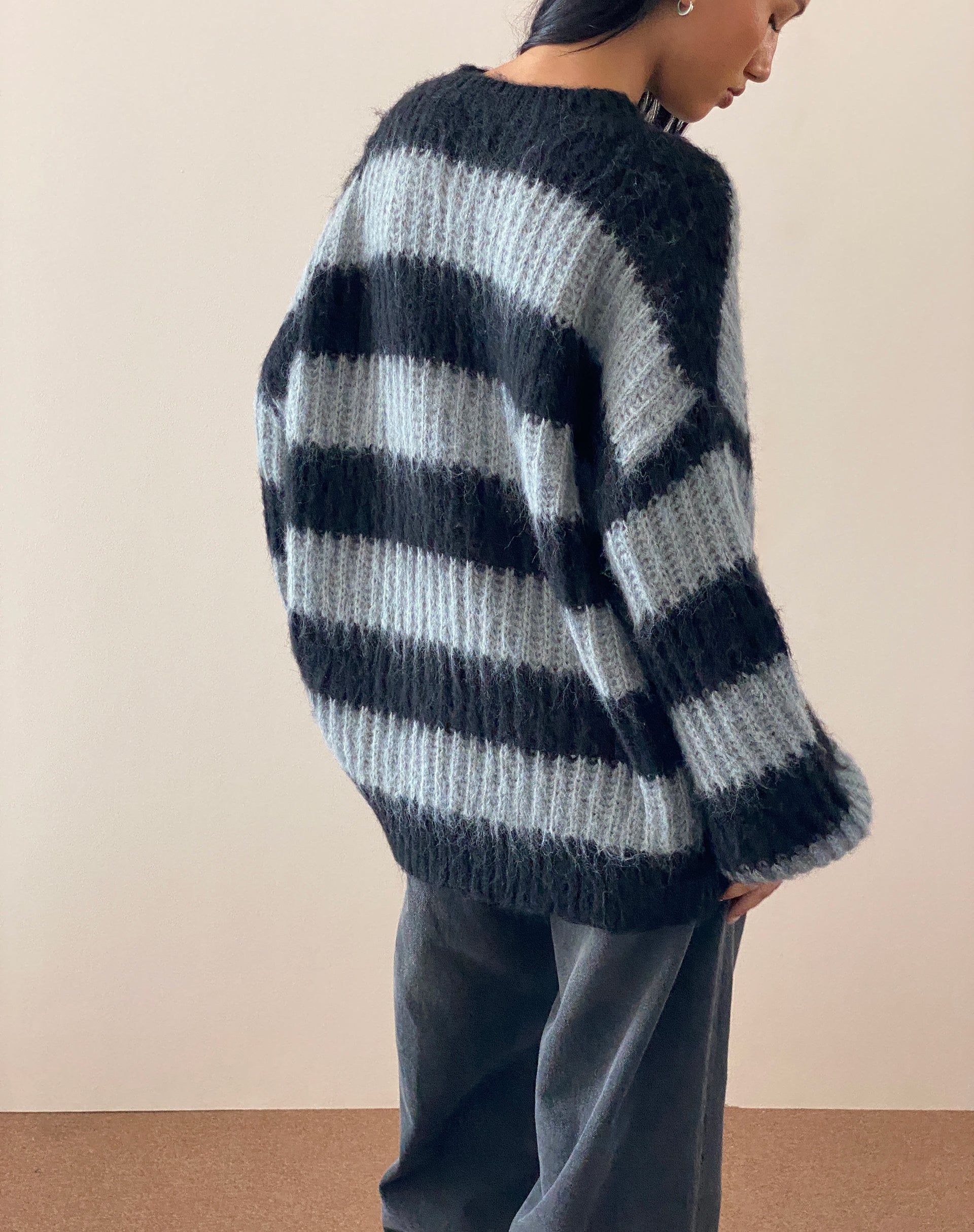 Immagine di Daren Jumper a righe grigio e carbone