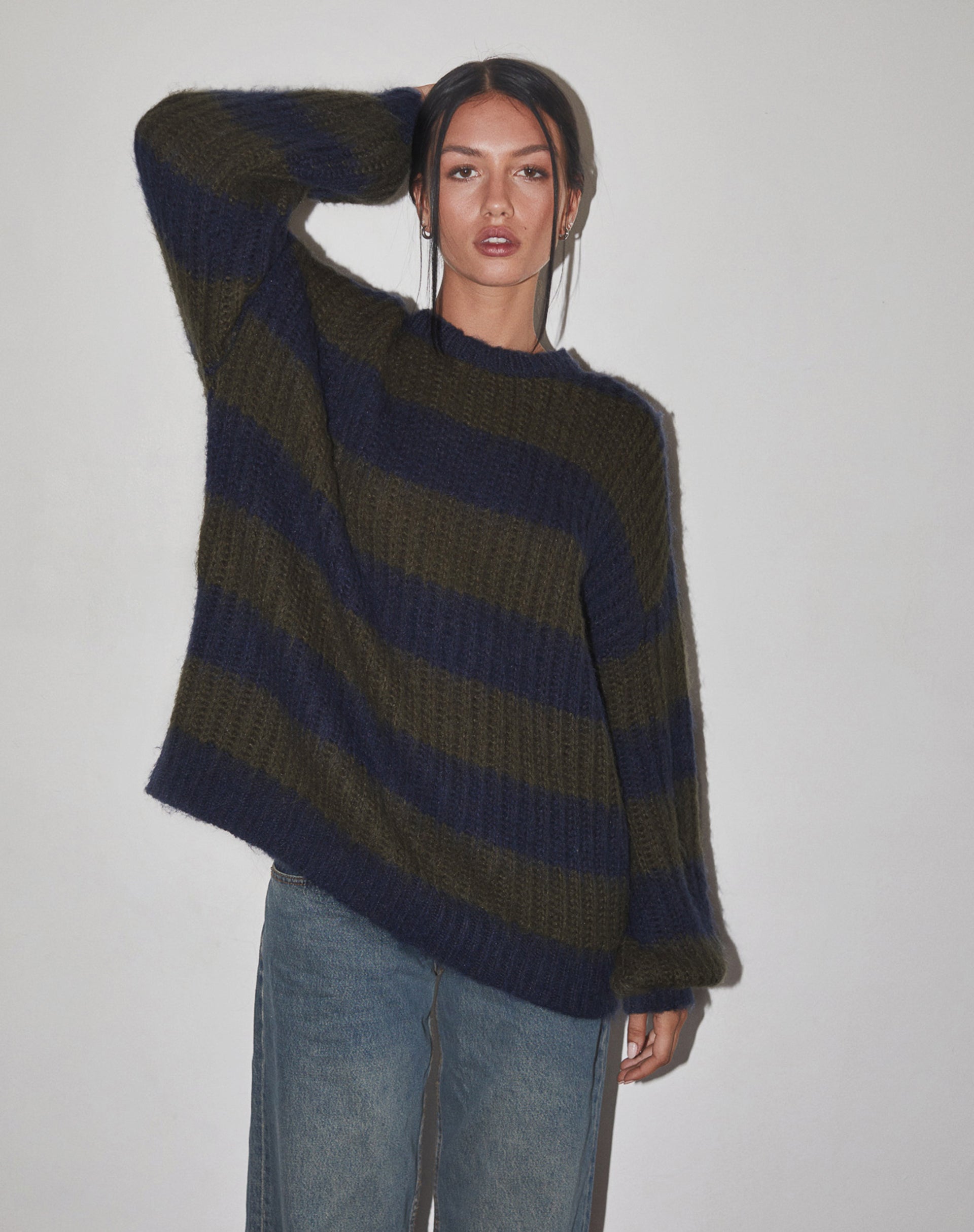 Immagine di Daren - Maglia oversize a righe color cachi e blu navy