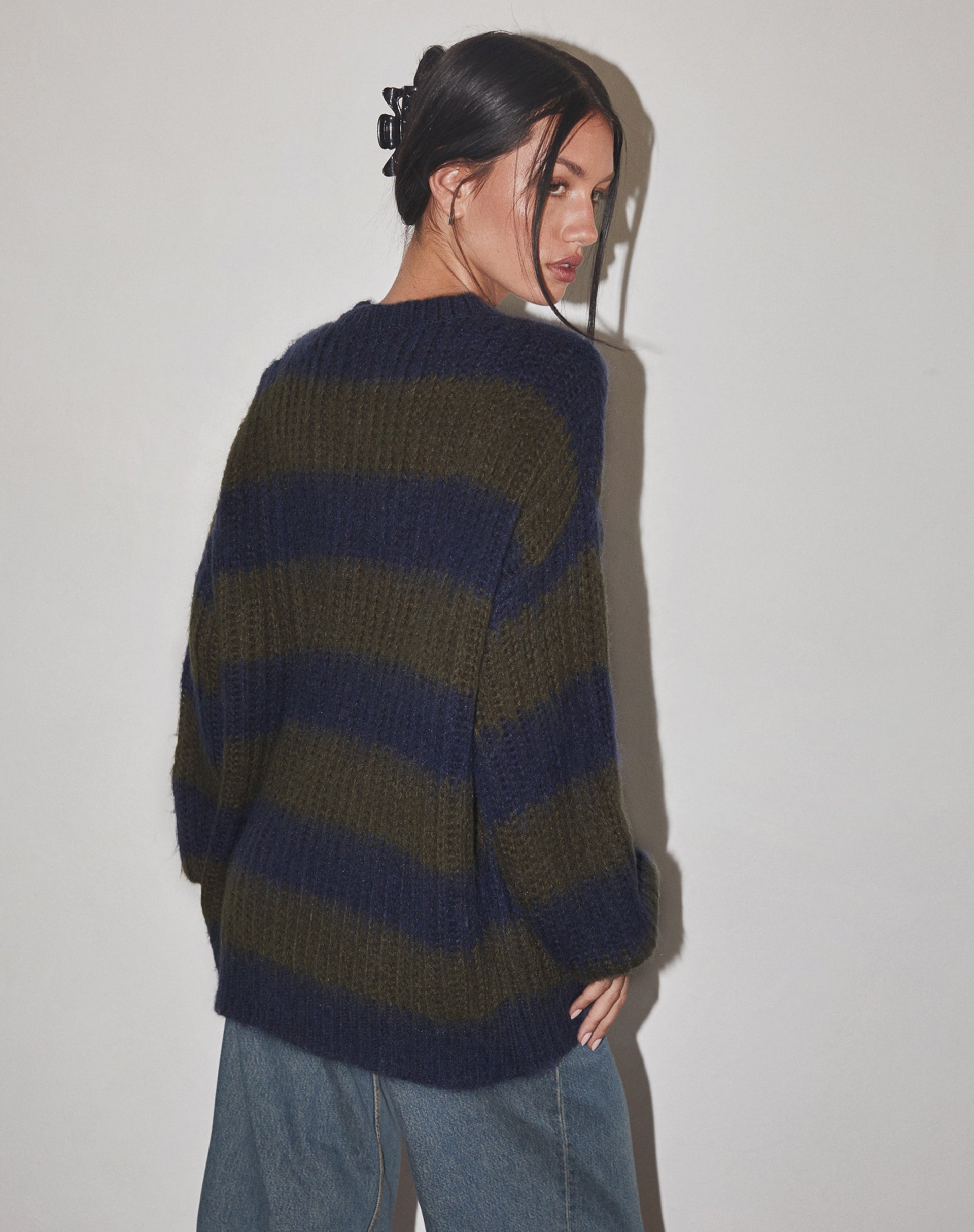Immagine di Daren - Maglia oversize a righe color cachi e blu navy