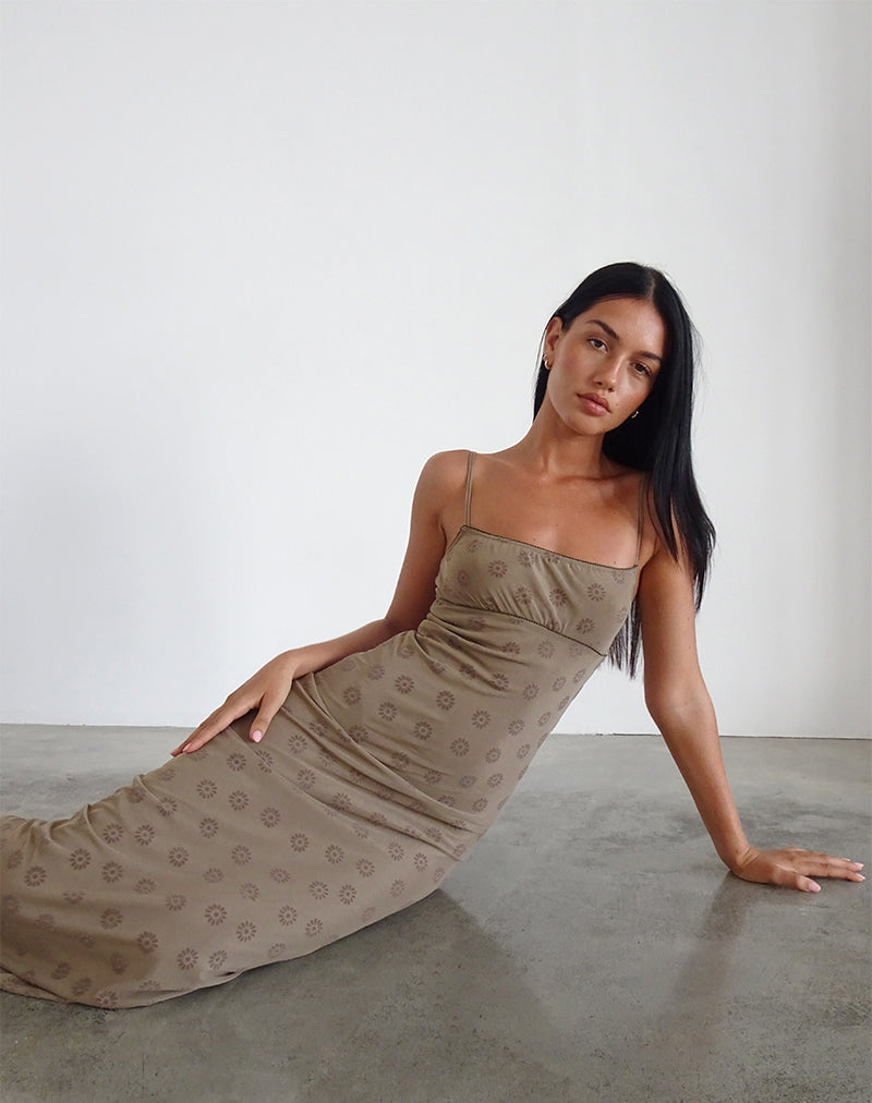 Maxi abito Darsih in Daisy Flock marrone chiaro