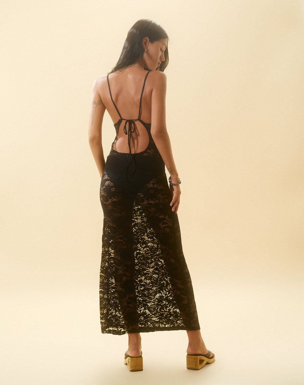 Maxi abito in pizzo Daudy Tie Back in pizzo nero jet