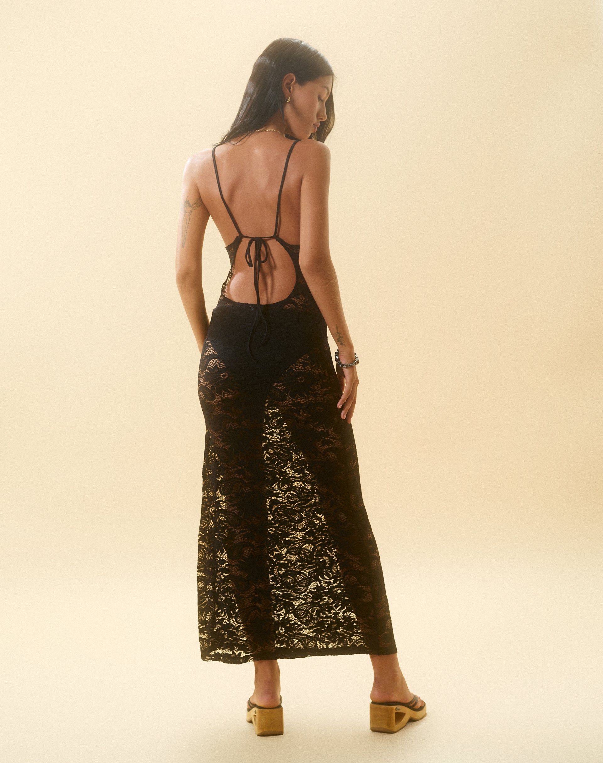immagine pf Daudy Tie Back Lace Maxi Dress in pizzo nero jet