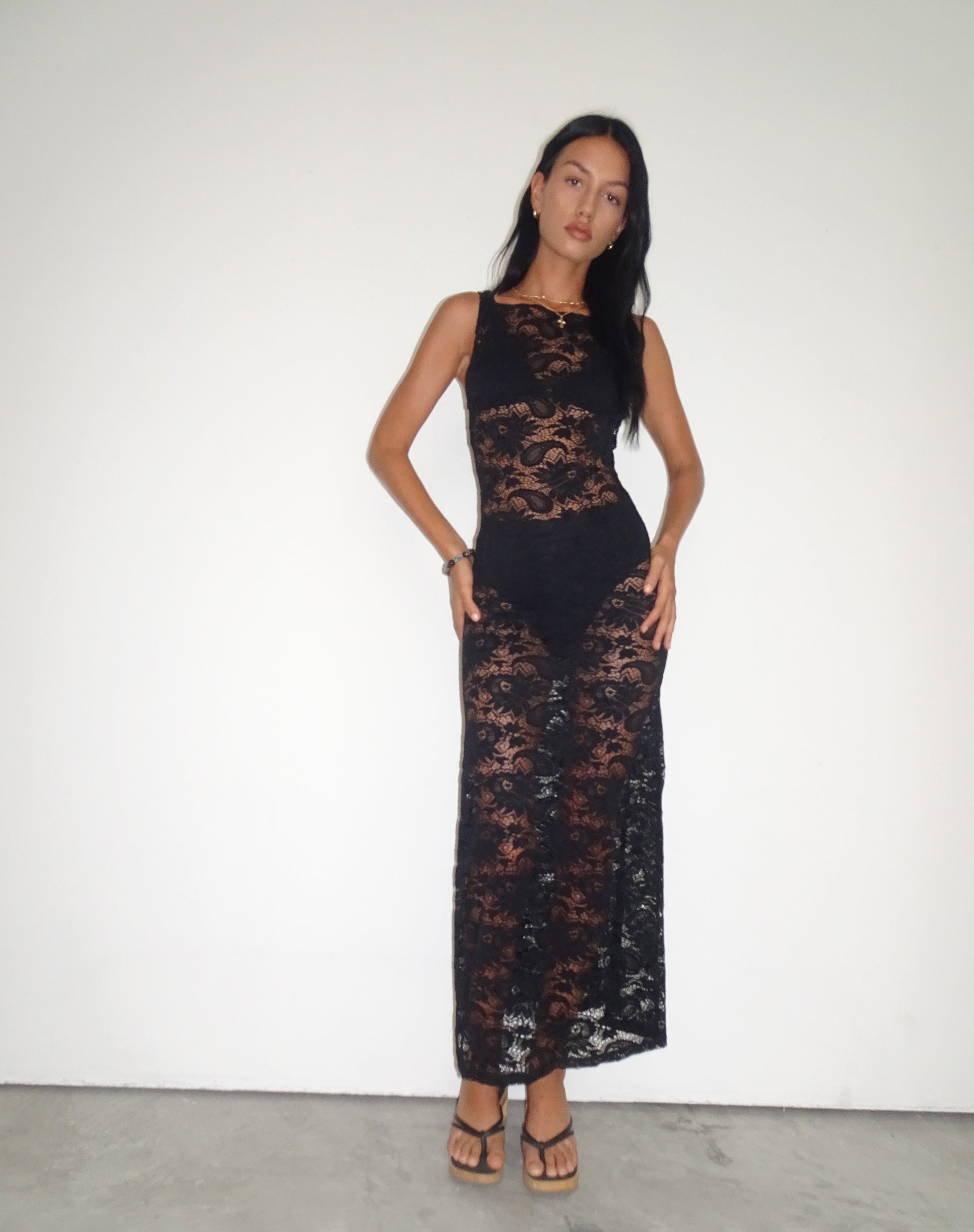 immagine pf Daudy Tie Back Lace Maxi Dress in pizzo nero jet