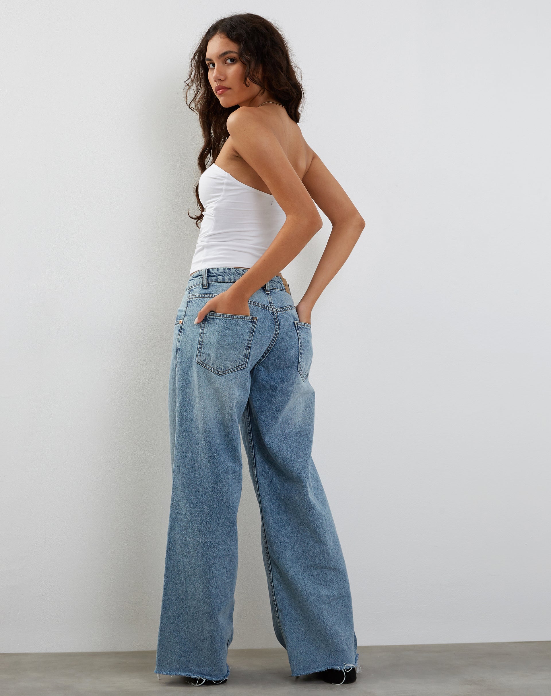 Immagine di Dayu Crop Top a fascia in bianco