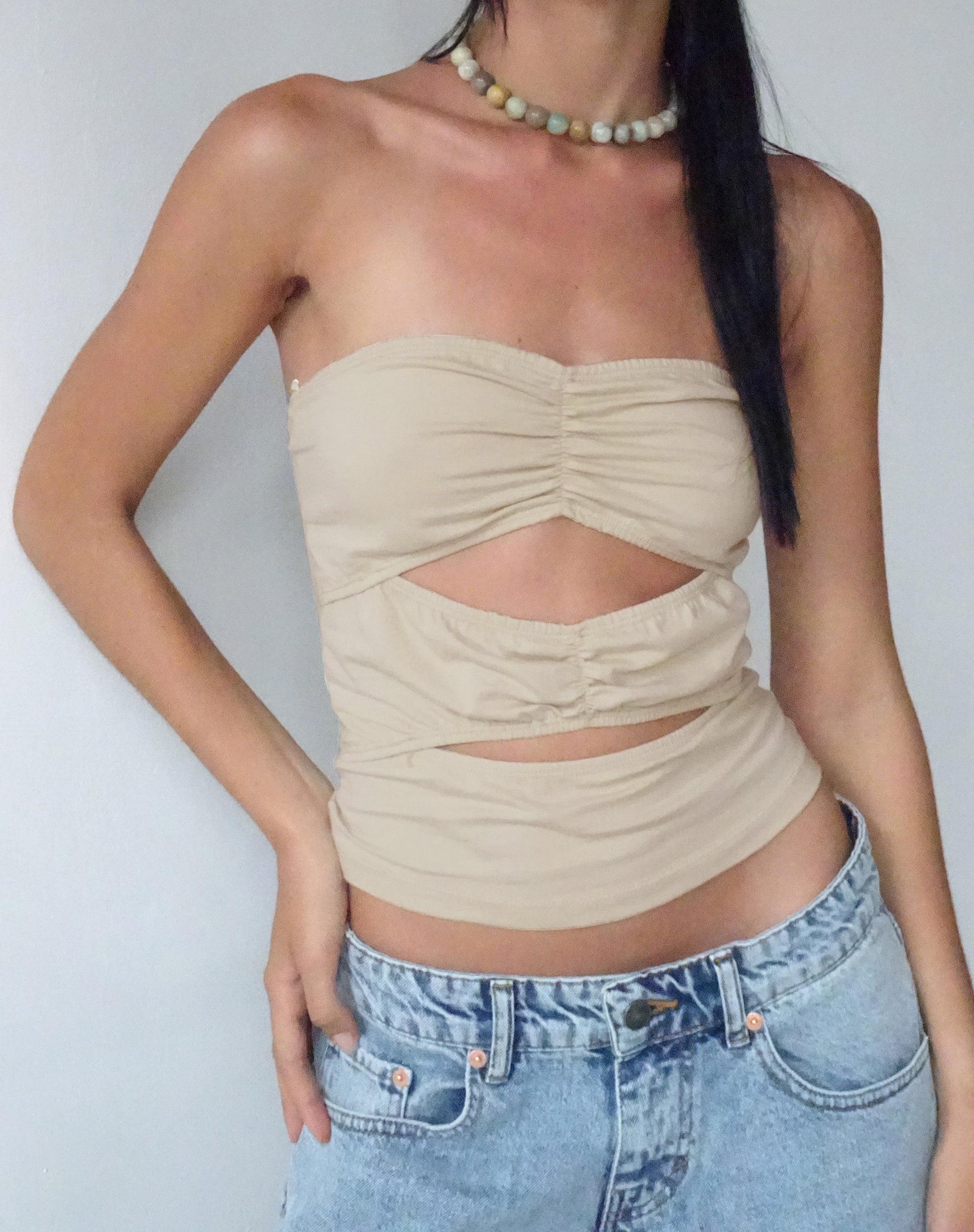 Immagine di MOTEL X JACQUIE Dayu Bandeau Crop Top in Latte di Cocco