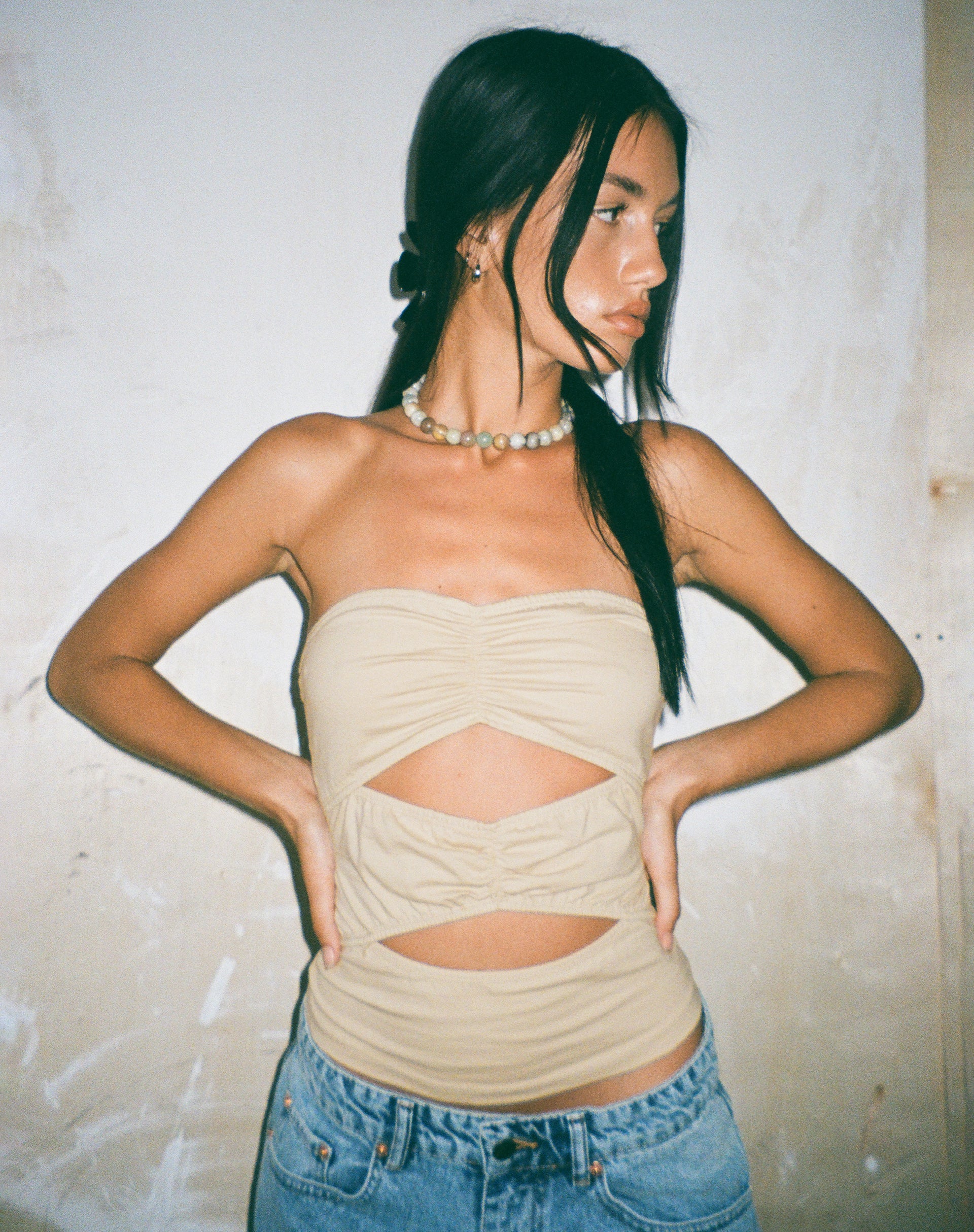 Immagine di MOTEL X JACQUIE Dayu Bandeau Crop Top in Latte di Cocco