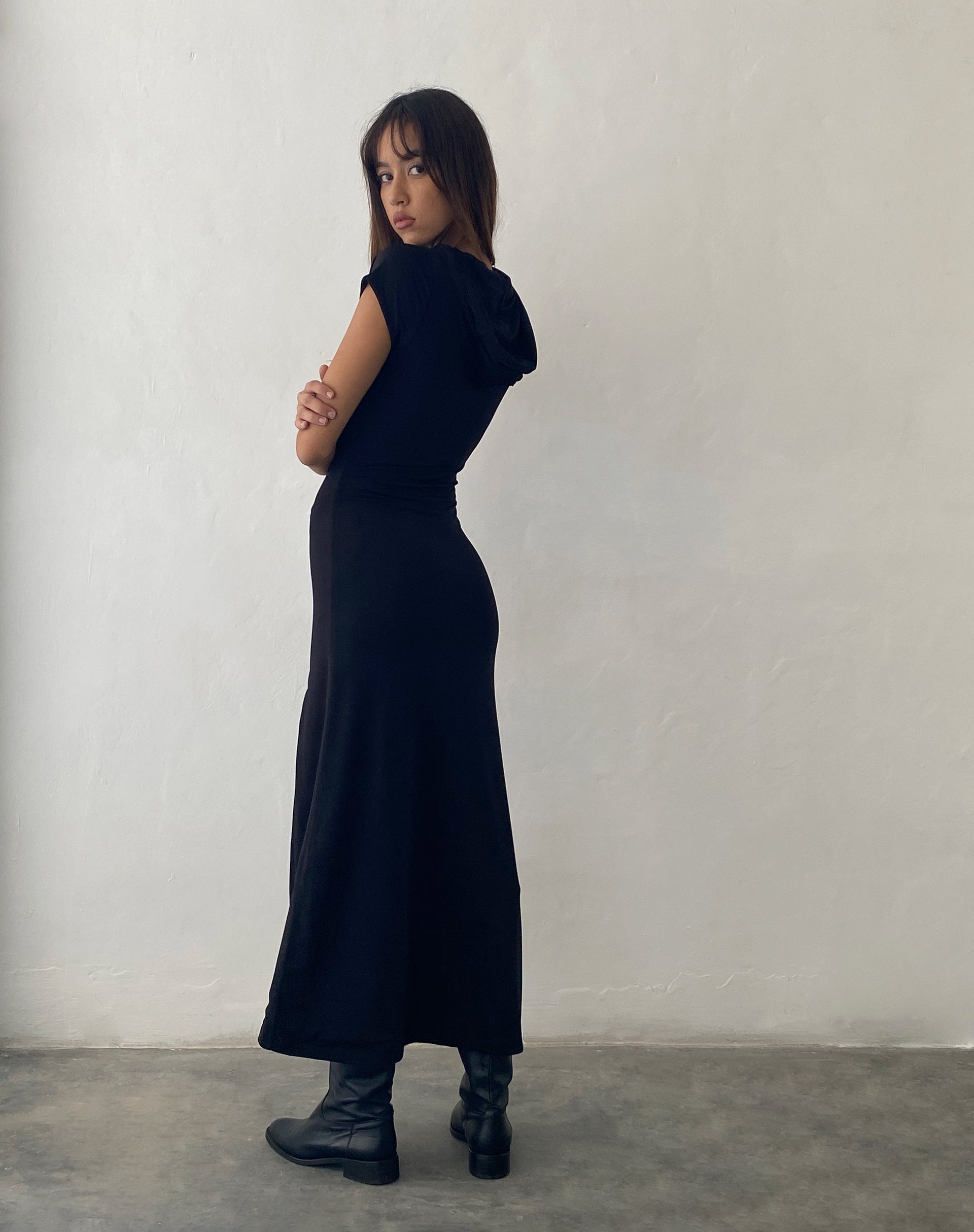 Immagine del maxi abito con cappuccio Dixie in nero lucido