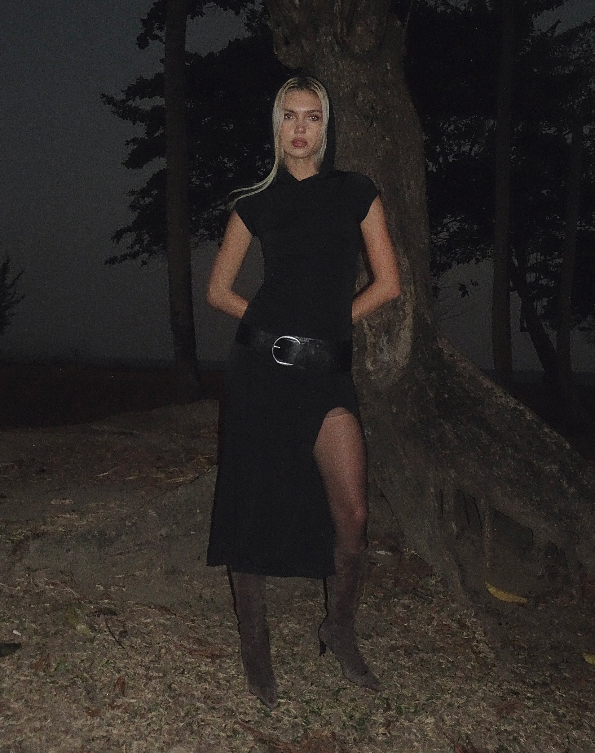 Immagine del maxi abito con cappuccio Dixie in nero lucido
