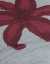Fiore dipinto in marna grigia