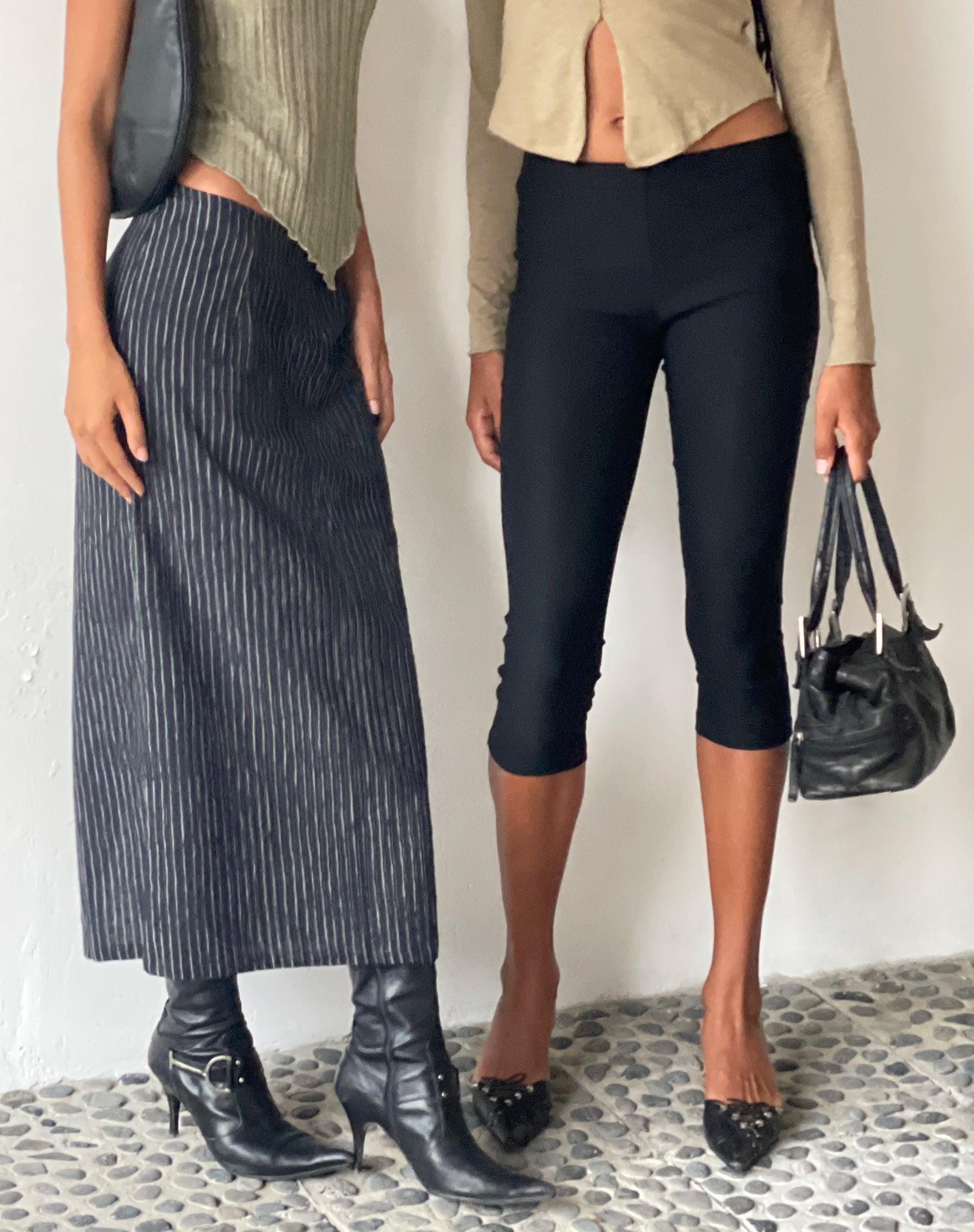Immagine di MOTEL X JACQUIE Duende Midi Skirt in Sketchy Stripe Nero