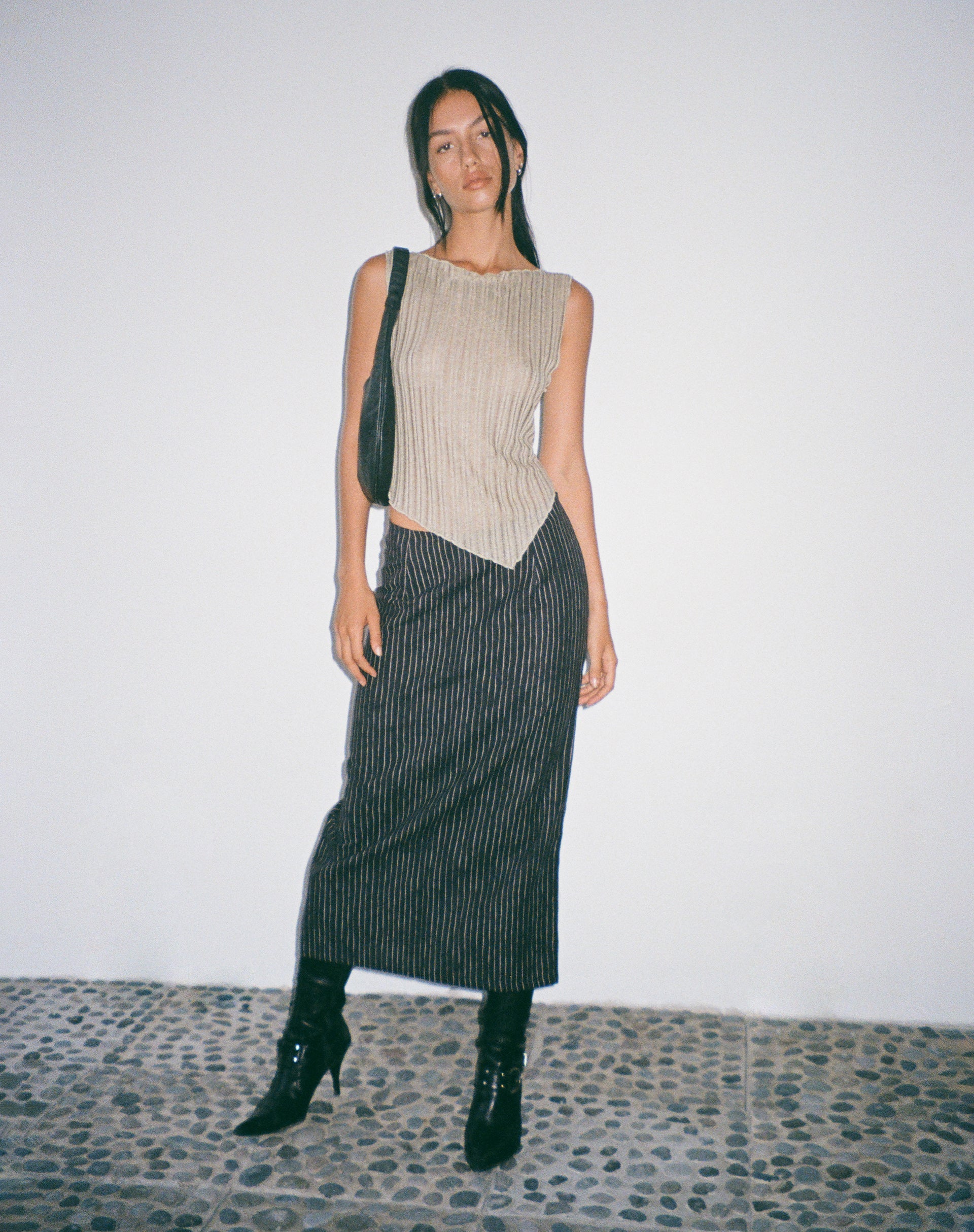 Immagine di MOTEL X JACQUIE Duende Midi Skirt in Sketchy Stripe Nero