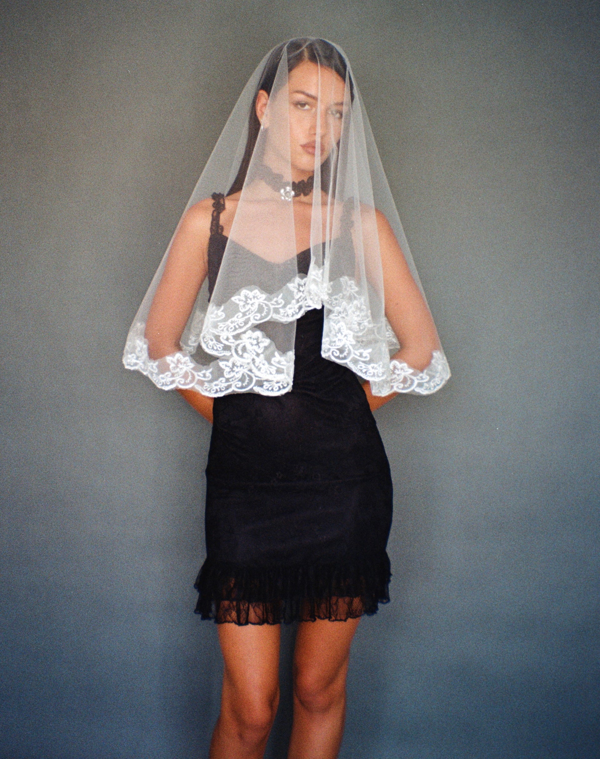 Immagine di Elaine, mini abito in pizzo nero