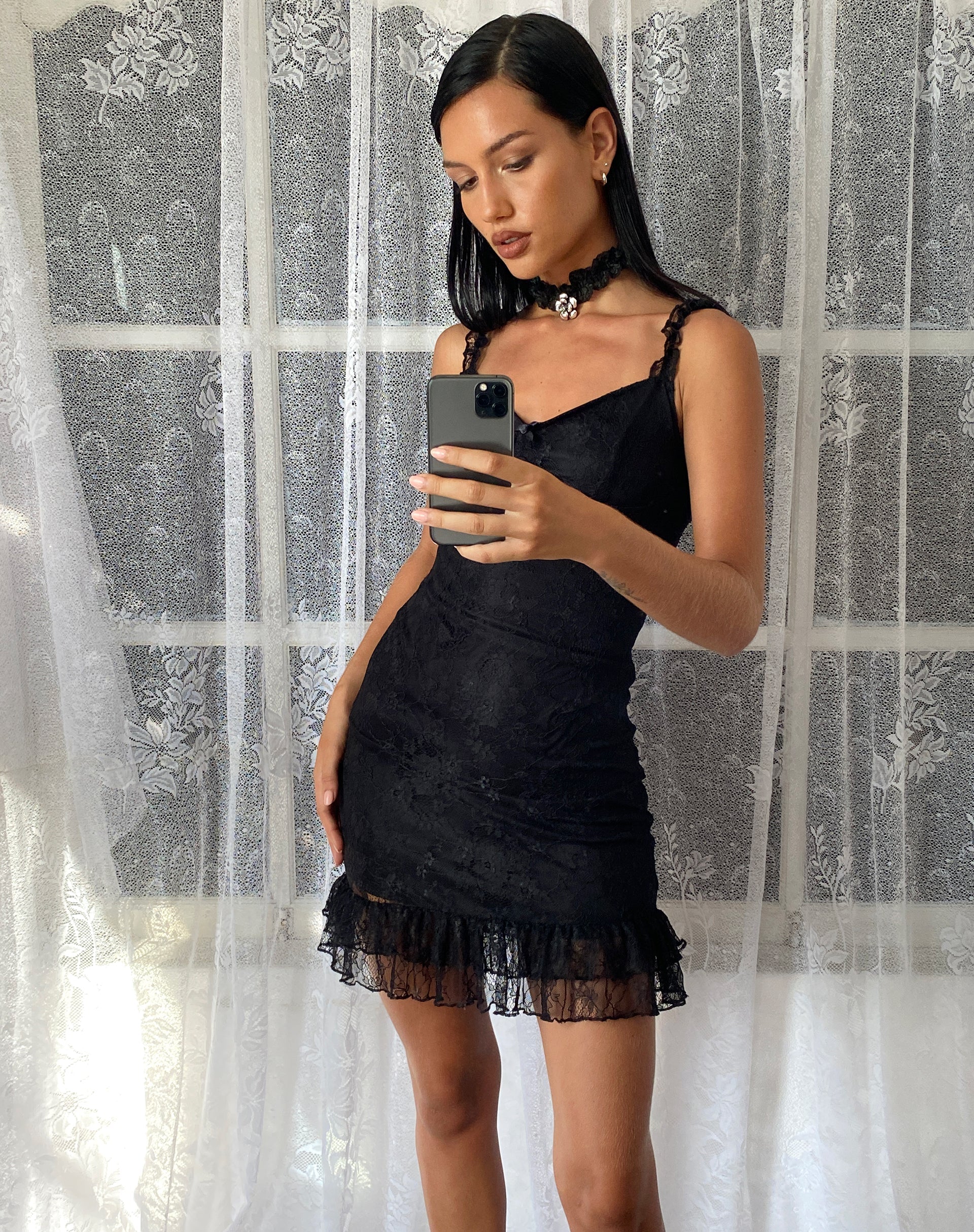 Immagine di Elaine, mini abito in pizzo nero