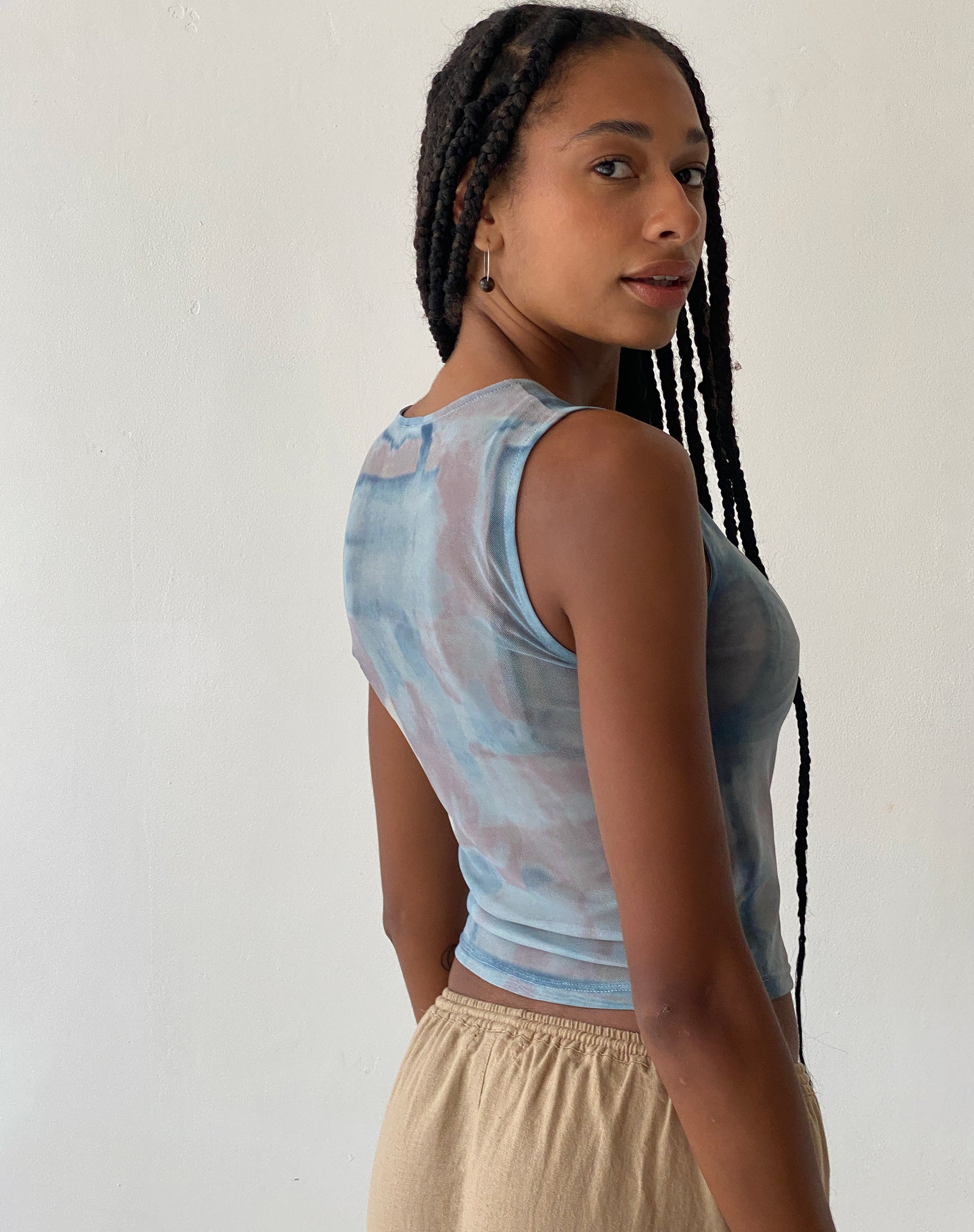 Immagine di MOTEL X JACQUIE Elisha Top in maglia astratta pennello blu