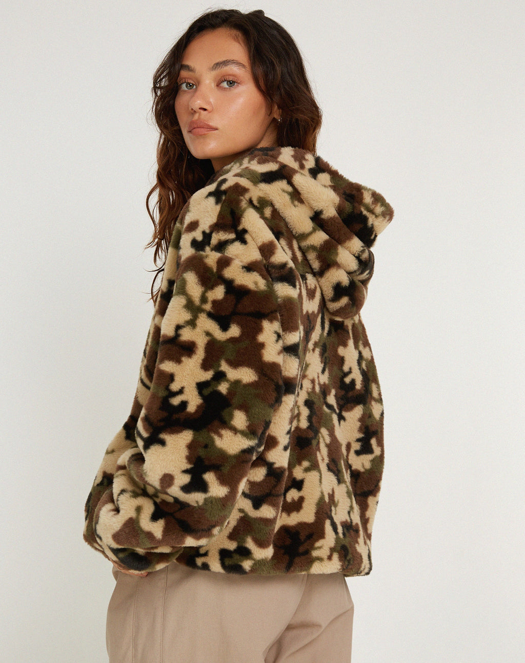 Emerson - Giacca in pelliccia sintetica in camo marrone con ciottoli
