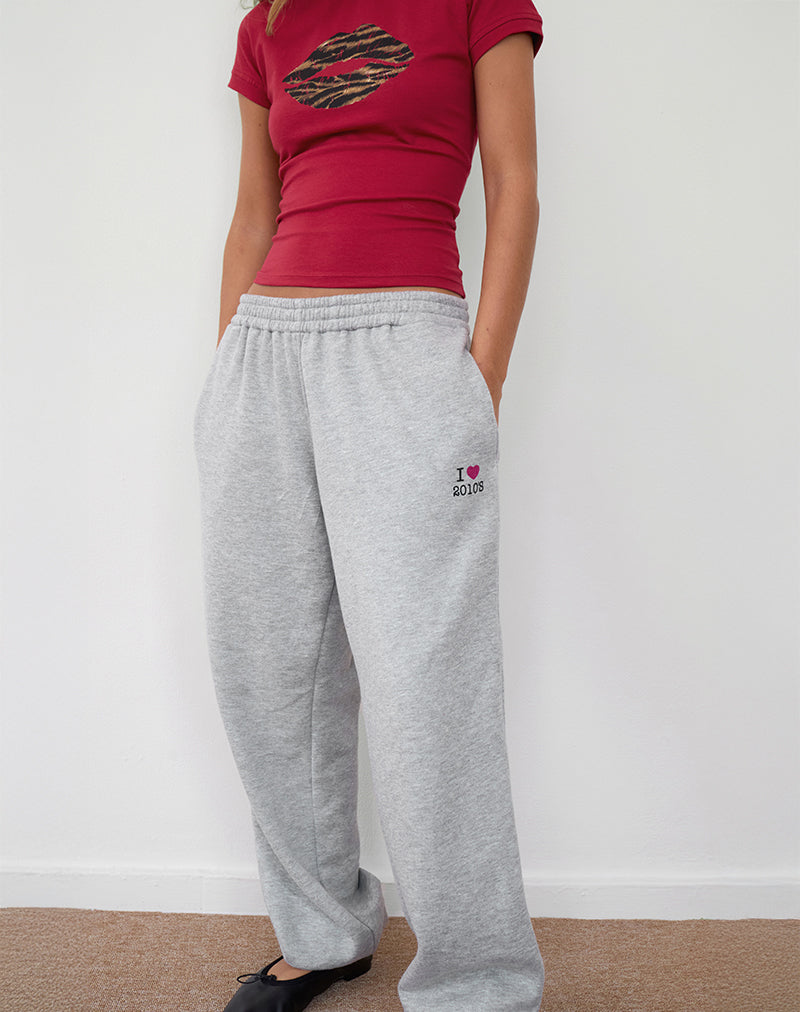Immagine di Emiko Joggers oversize in marna grigia con stampa I Love 2010