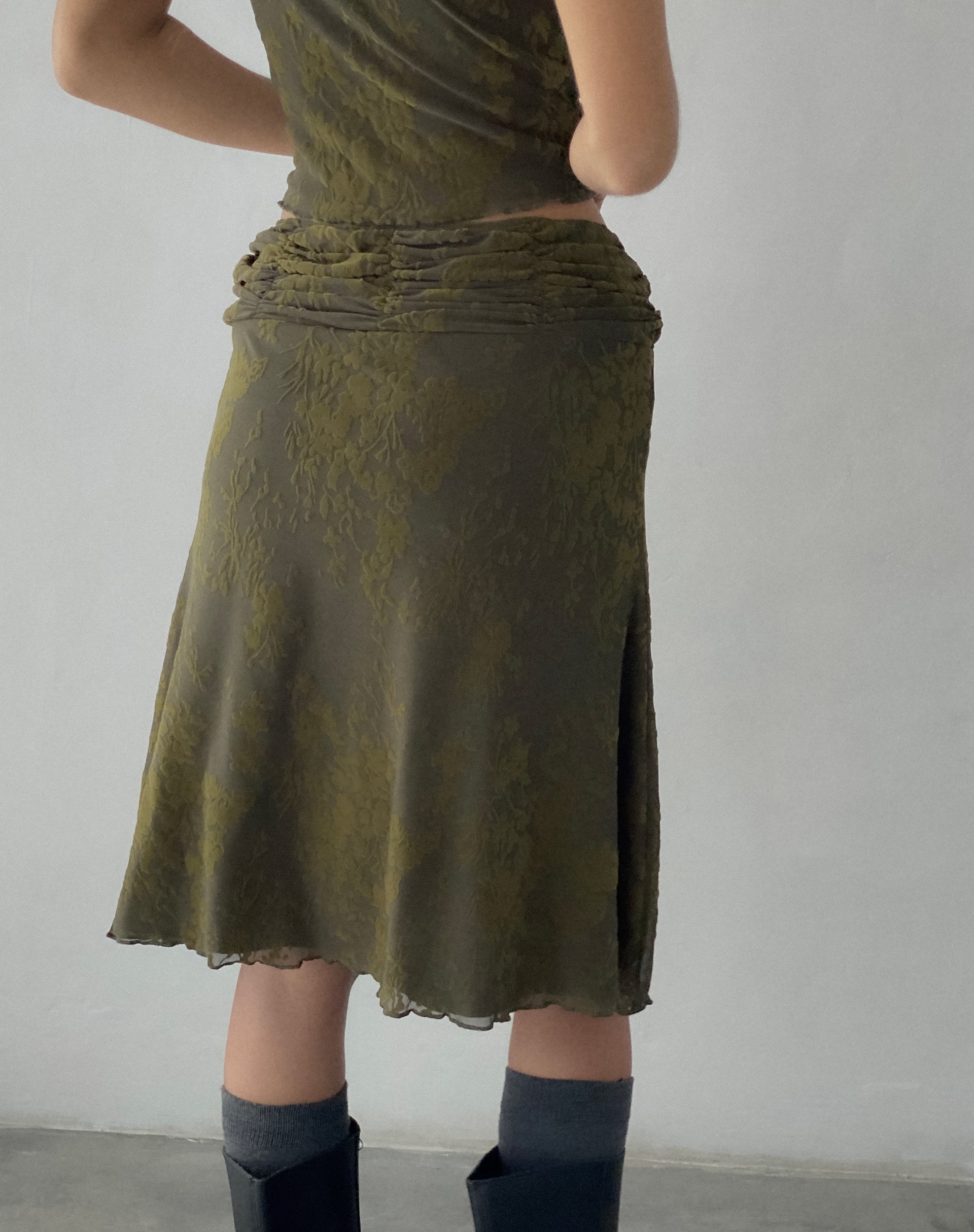 Immagine di Erato Midi Skirt in Abstract Botanic Dark Olive