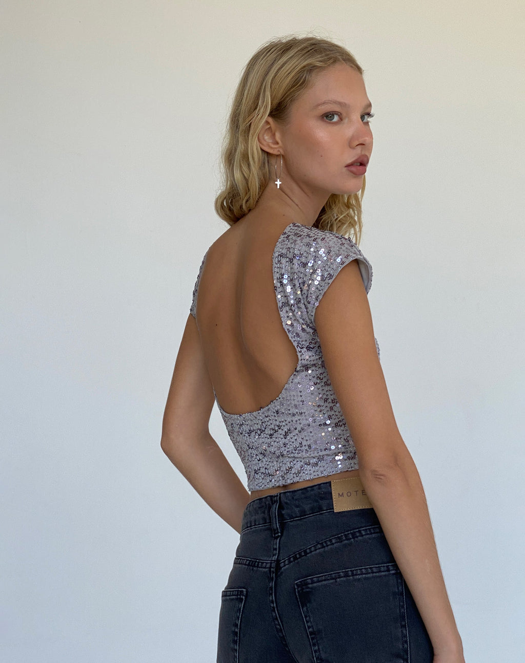 Top Erika senza schienale in paillettes argento