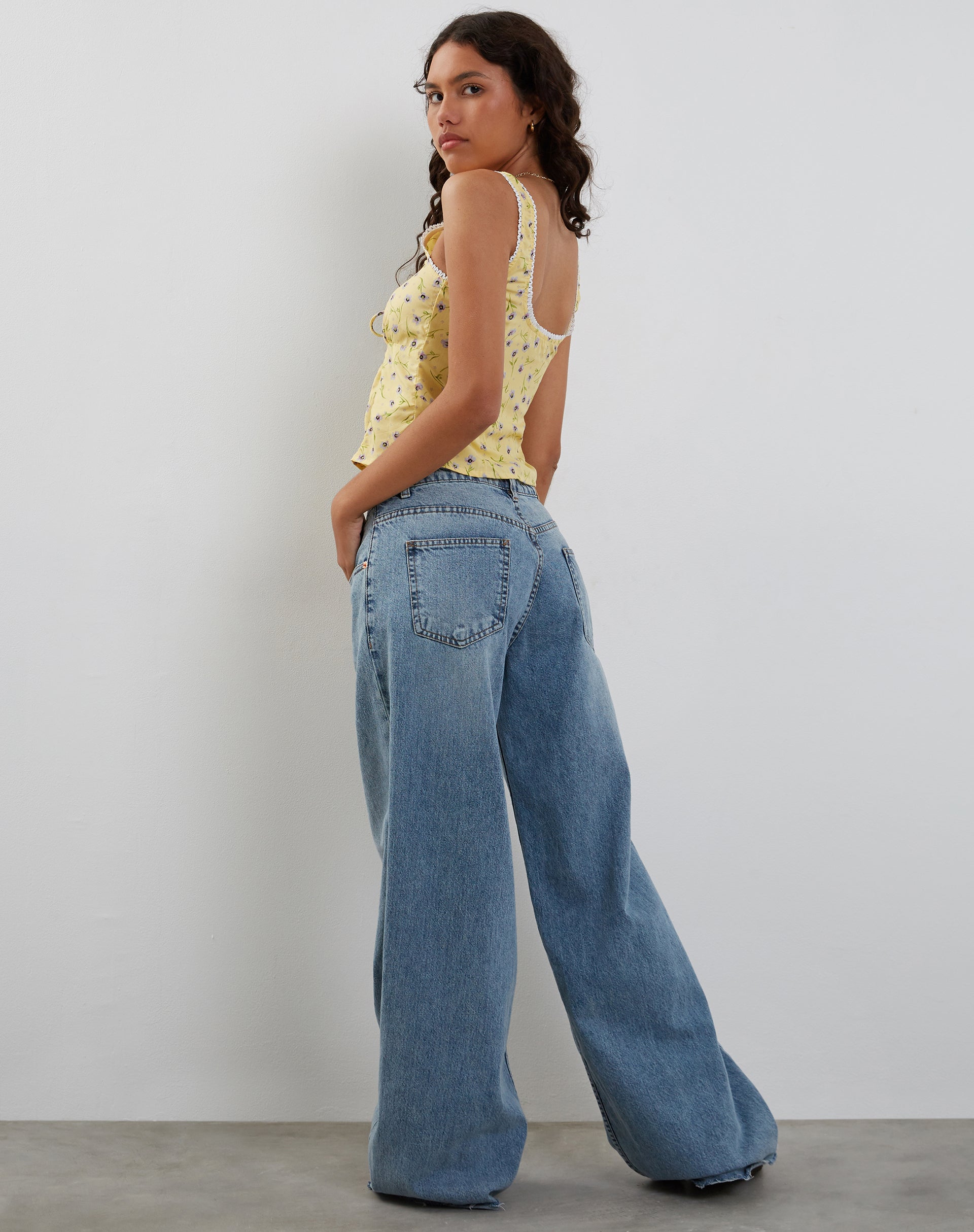 immagine di Esau Tie Front Top in Wild Flower Lemon Drop