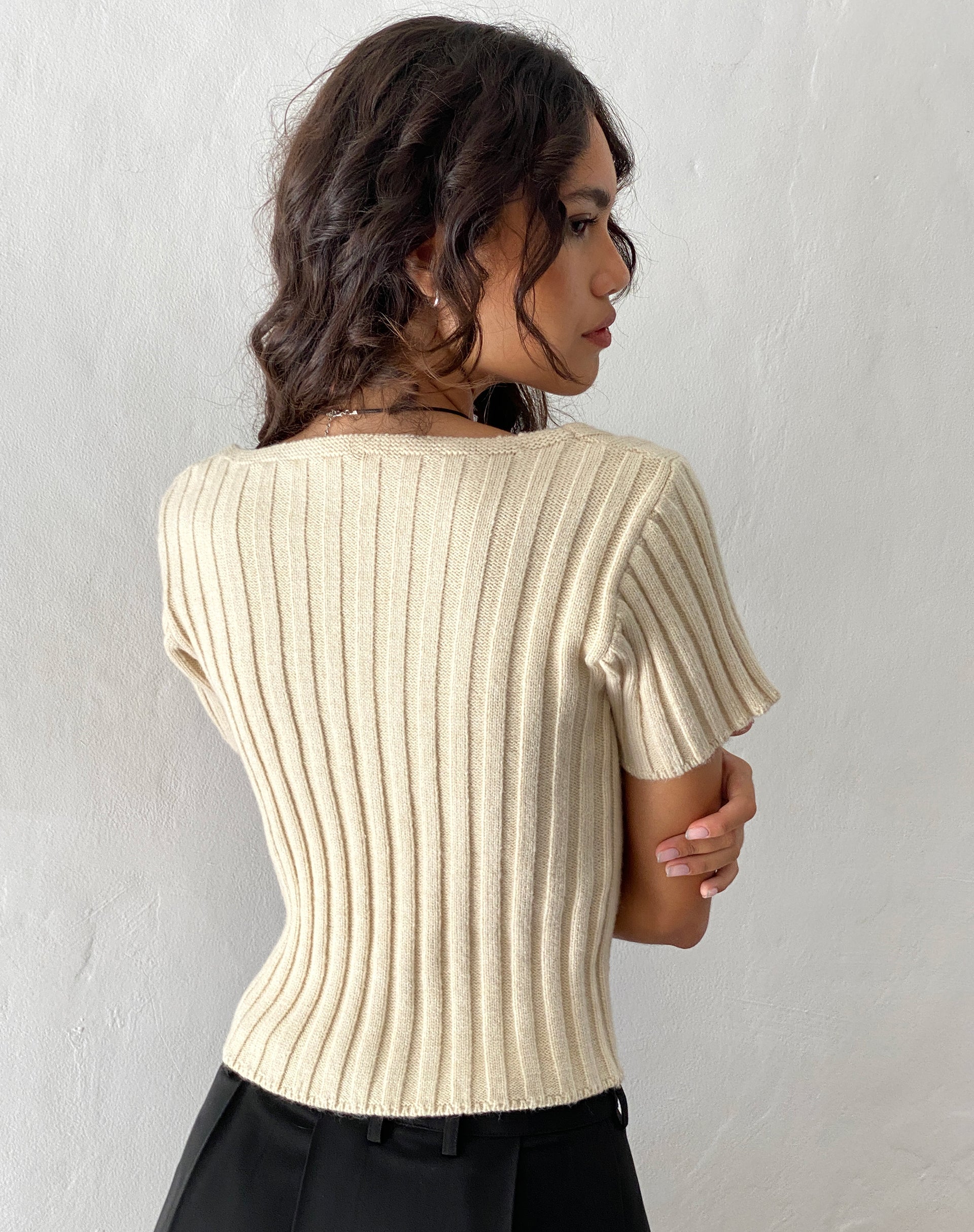 Immagine di Estella Top in maglia a maniche corte in avena naturale
