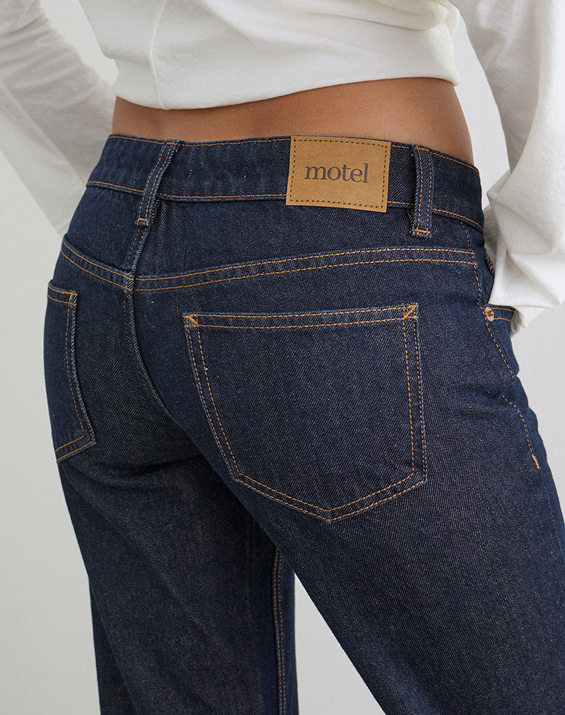 Immagine dei jeans extra low rise flare in indaco