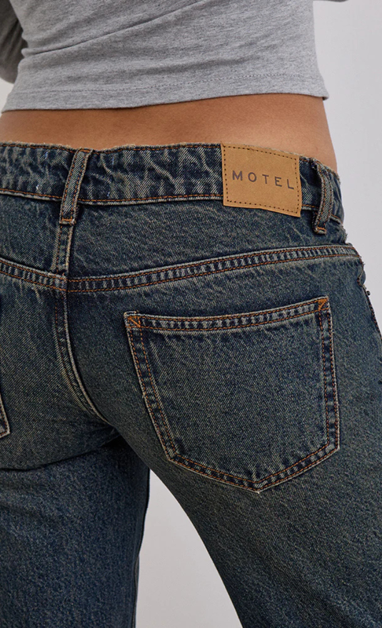 Flare rigido a vita extra bassa