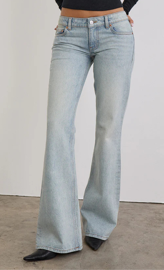 Flare rigido a vita extra bassa