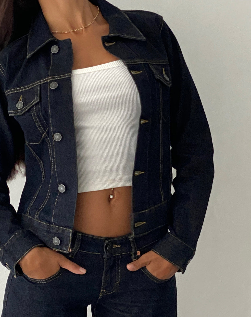 Giacca di jeans aderente in indaco