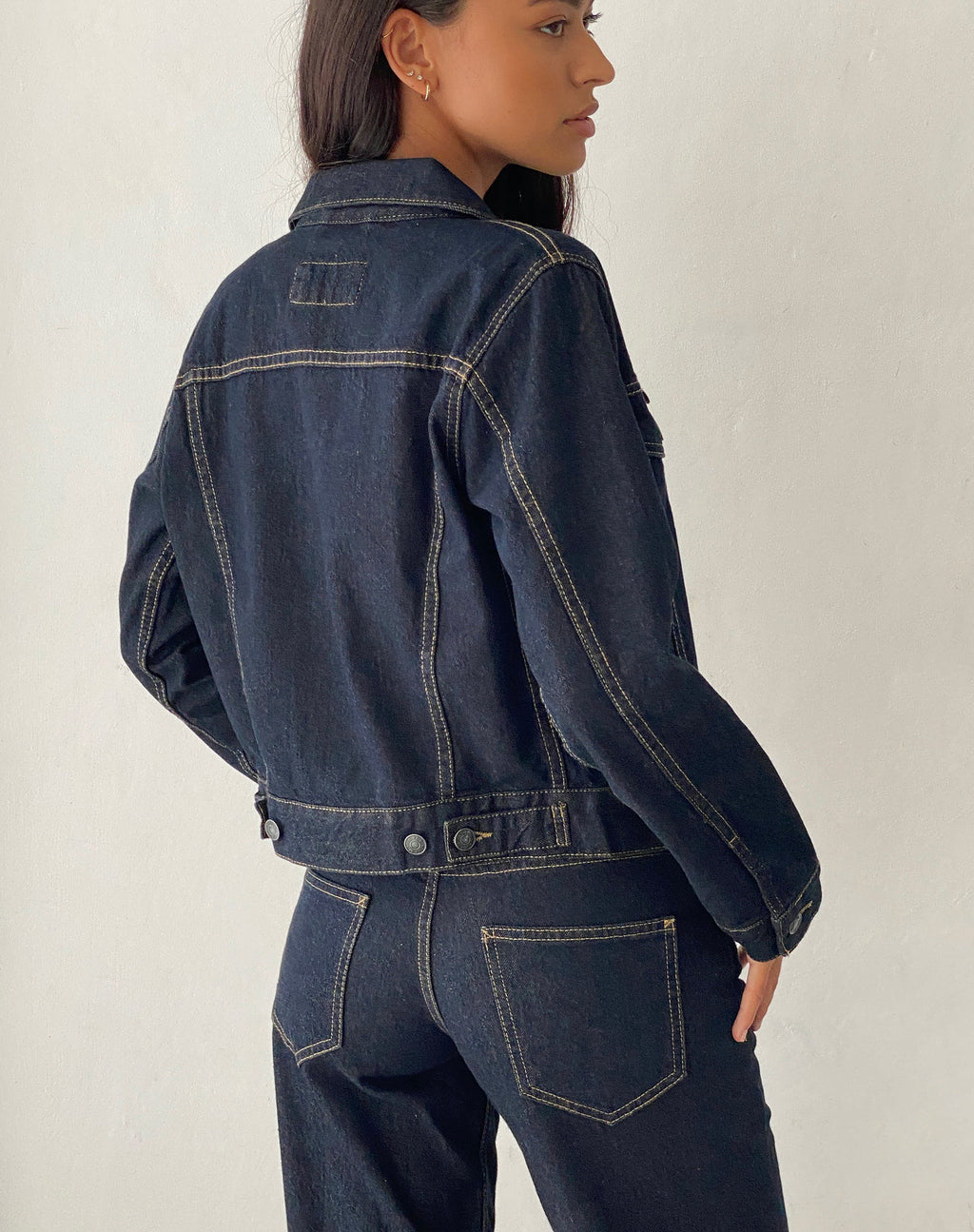 Giacca di jeans aderente in indaco