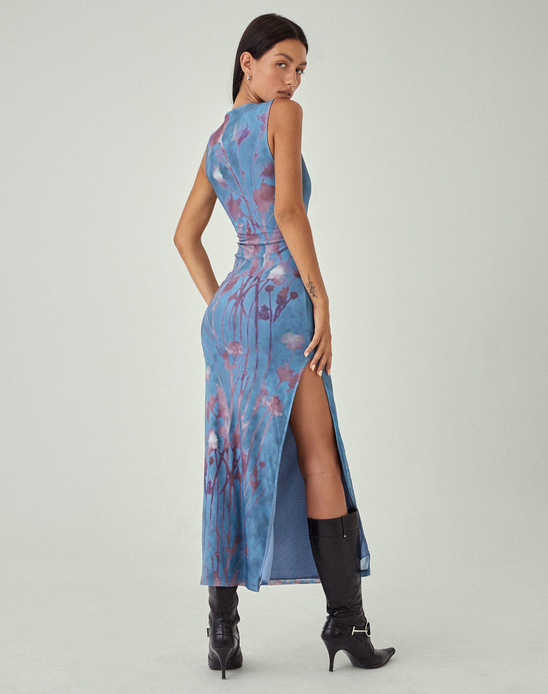 immagine di MOTEL X JACQUIE Flo Maxi Dress in Lumen Mesh Blu