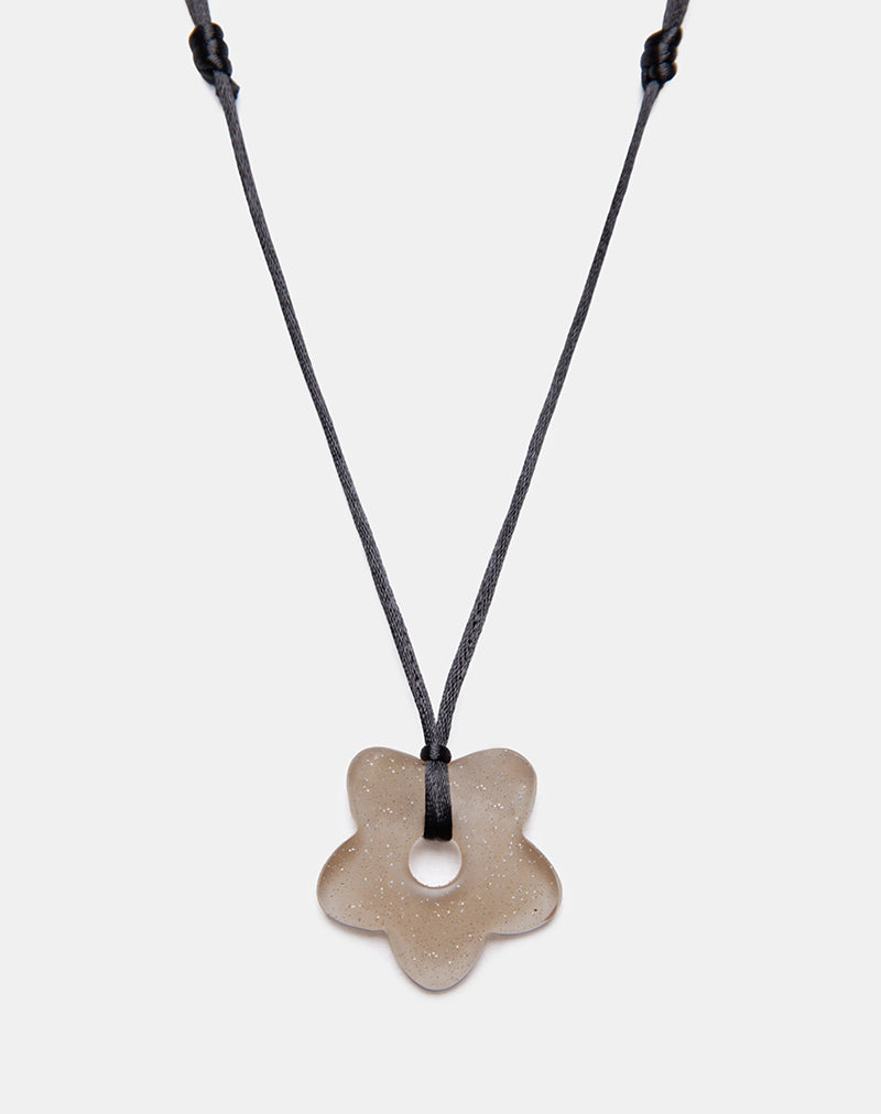 Collana di fiori in resina marrone