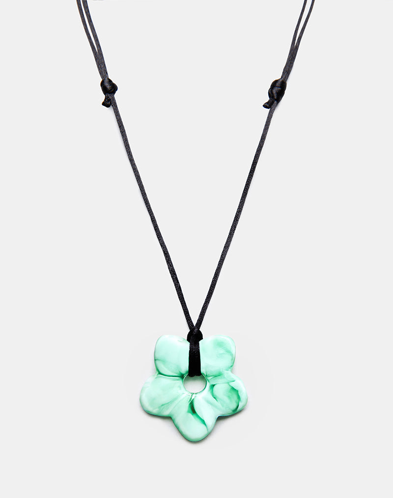 Collana di fiori in resina verde