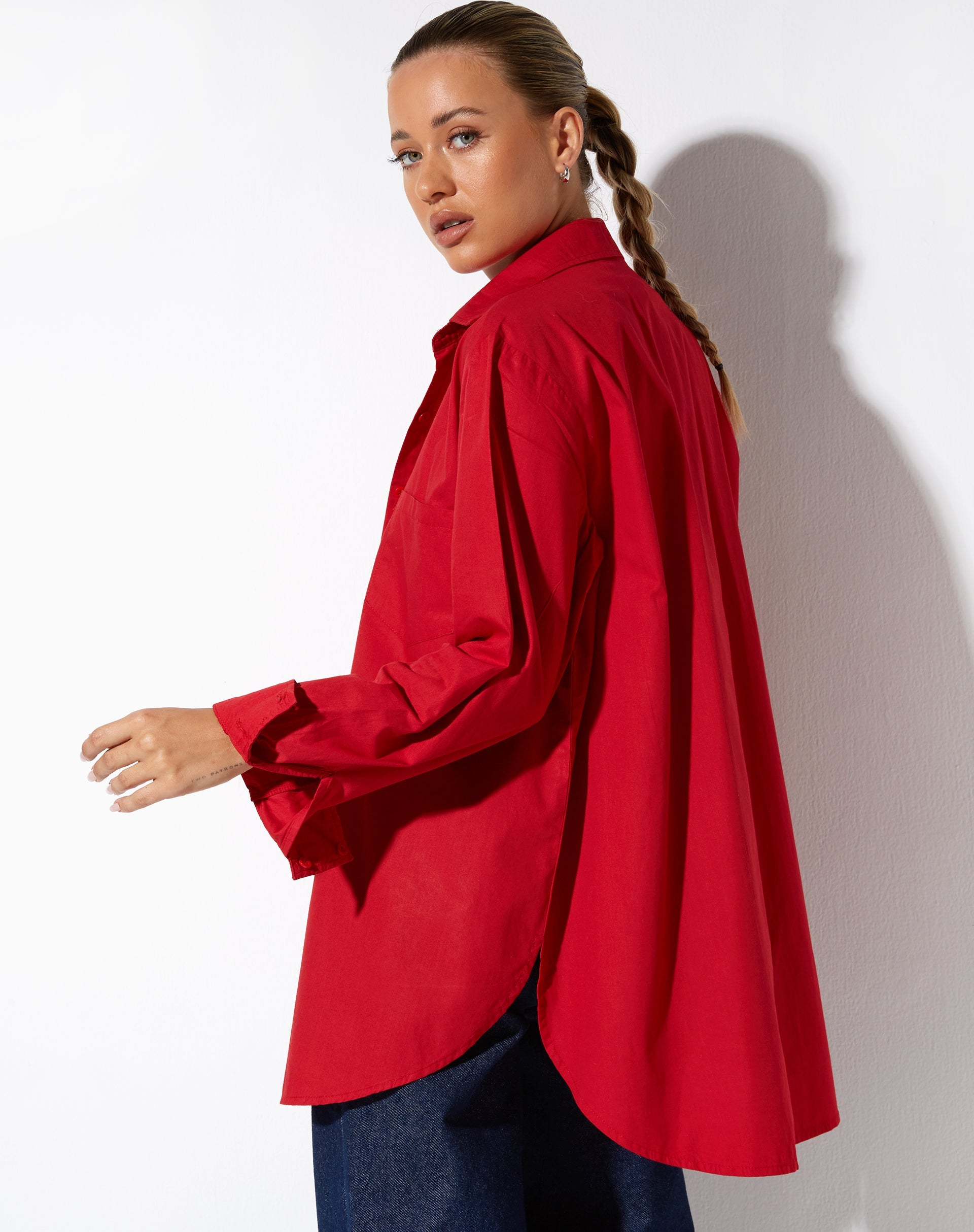 immagine della camicia Gane in rosso corsa