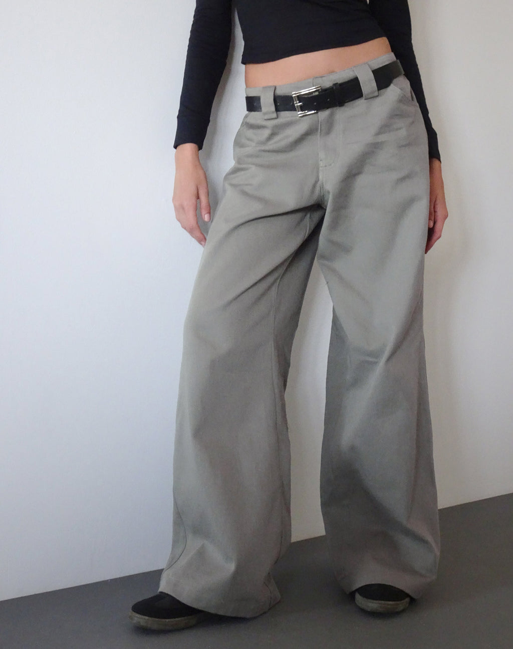 Pantaloni a gamba larga Kaomy in verde ardesia