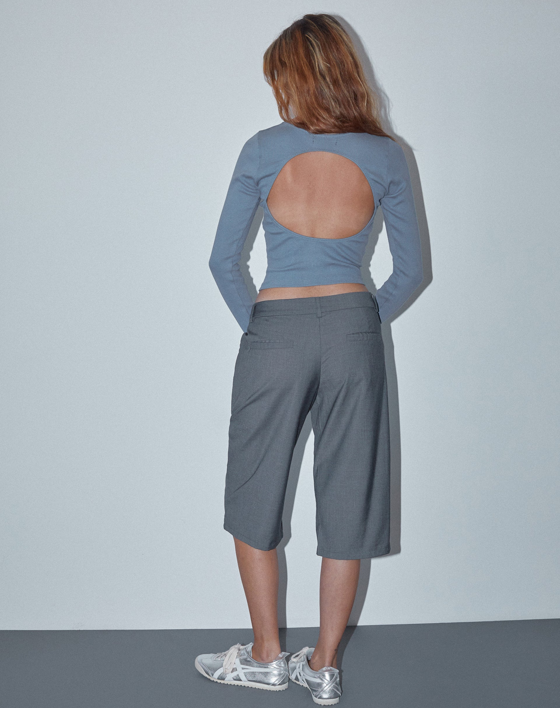 Immagine di Gelbon Open Back Long Sleeve Top in Rib Powder Blue