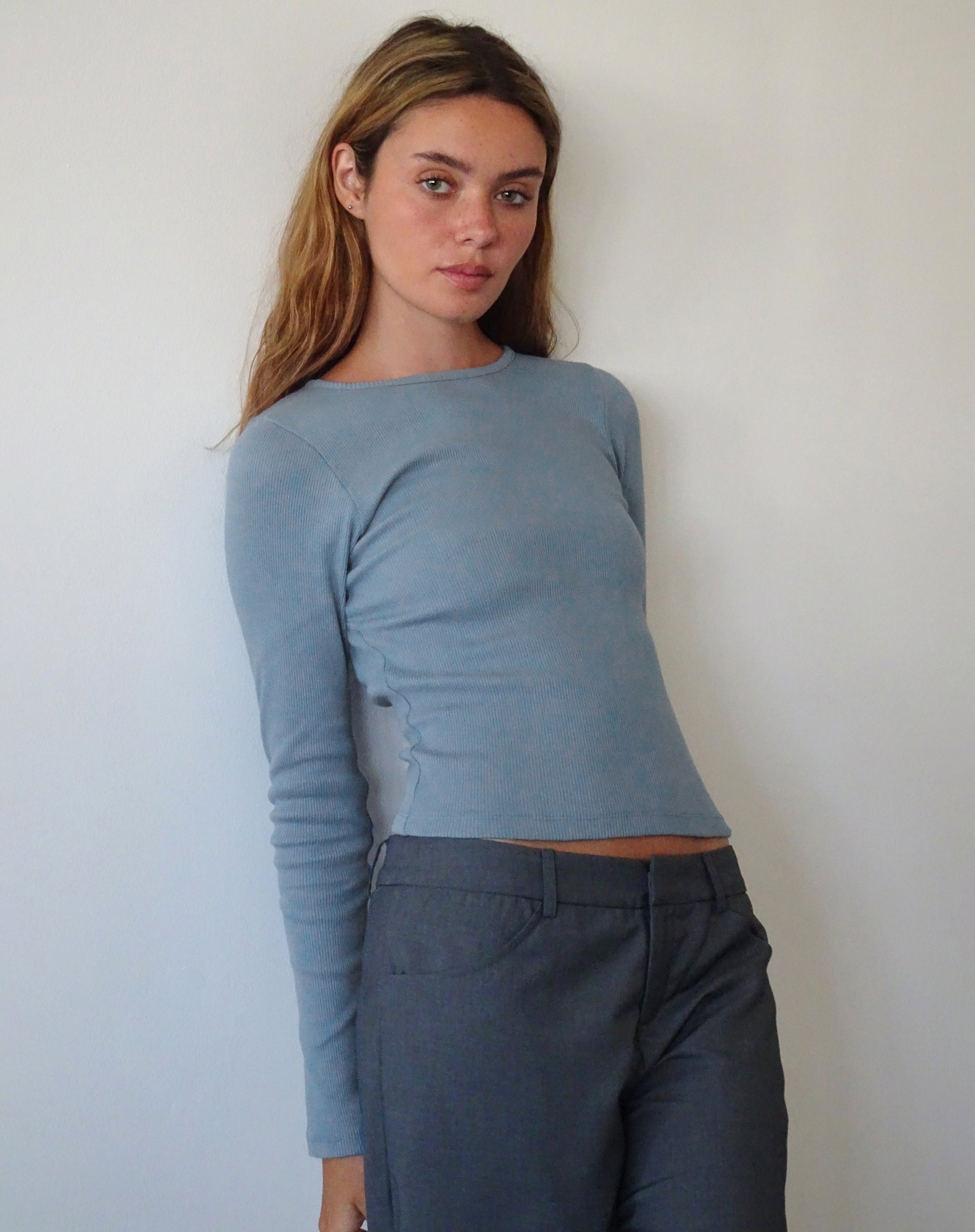 Immagine di Gelbon Open Back Long Sleeve Top in Rib Powder Blue