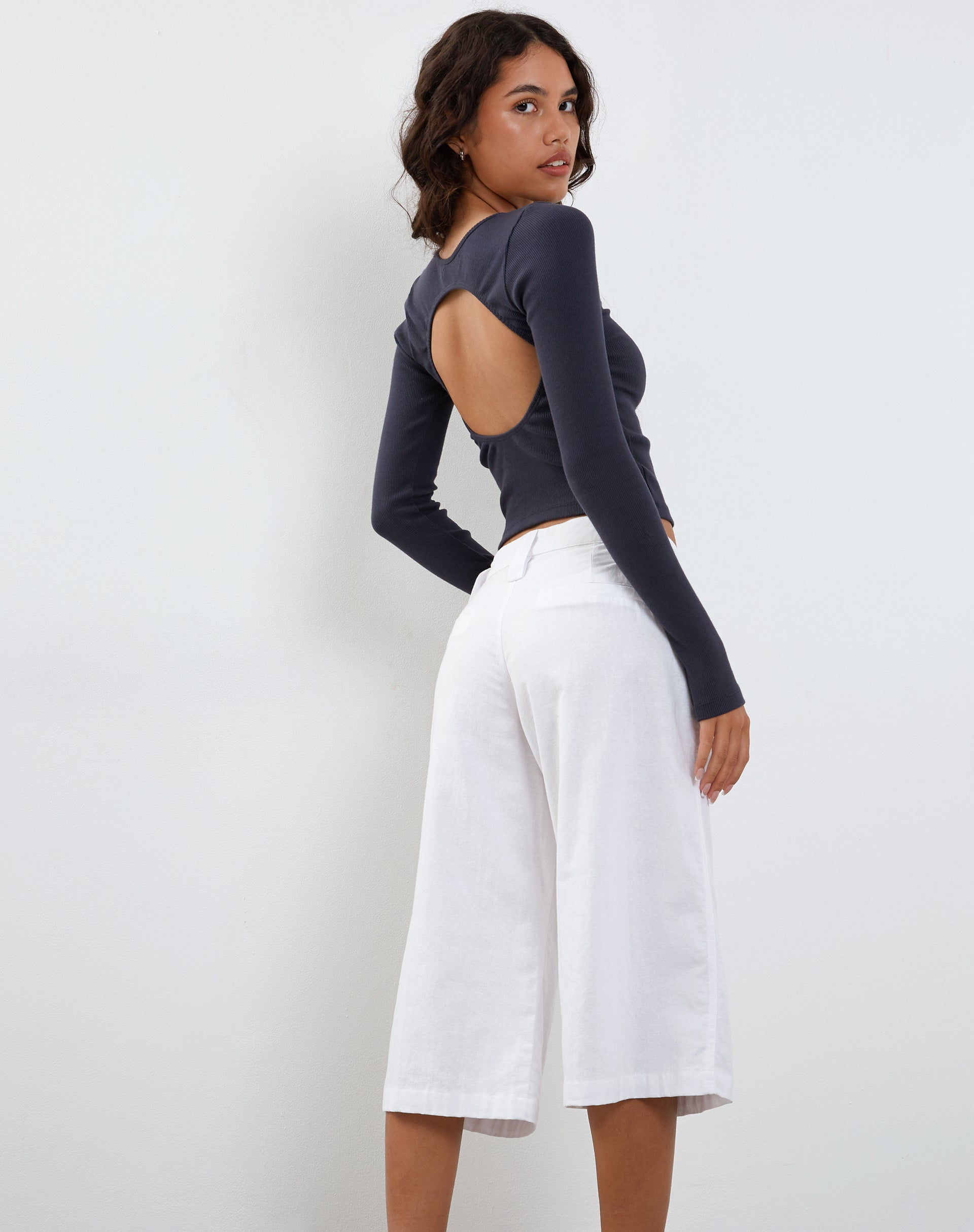 Immagine di Gelbon Open Back Long Sleeve Top in Ribbed Ocean Storm